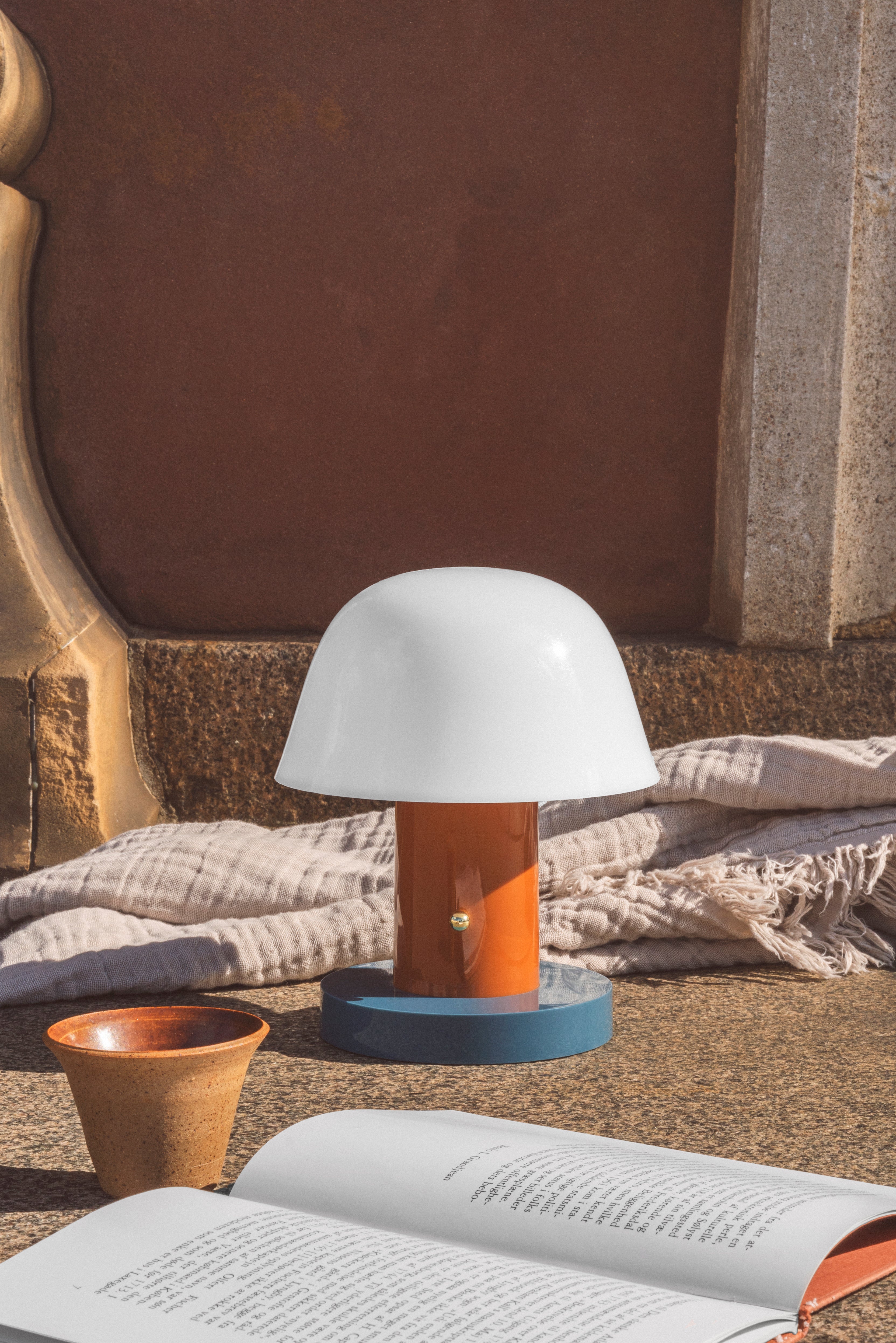 Portable lamp SETAGO JH27 with a cream shade and an orange-blue base.