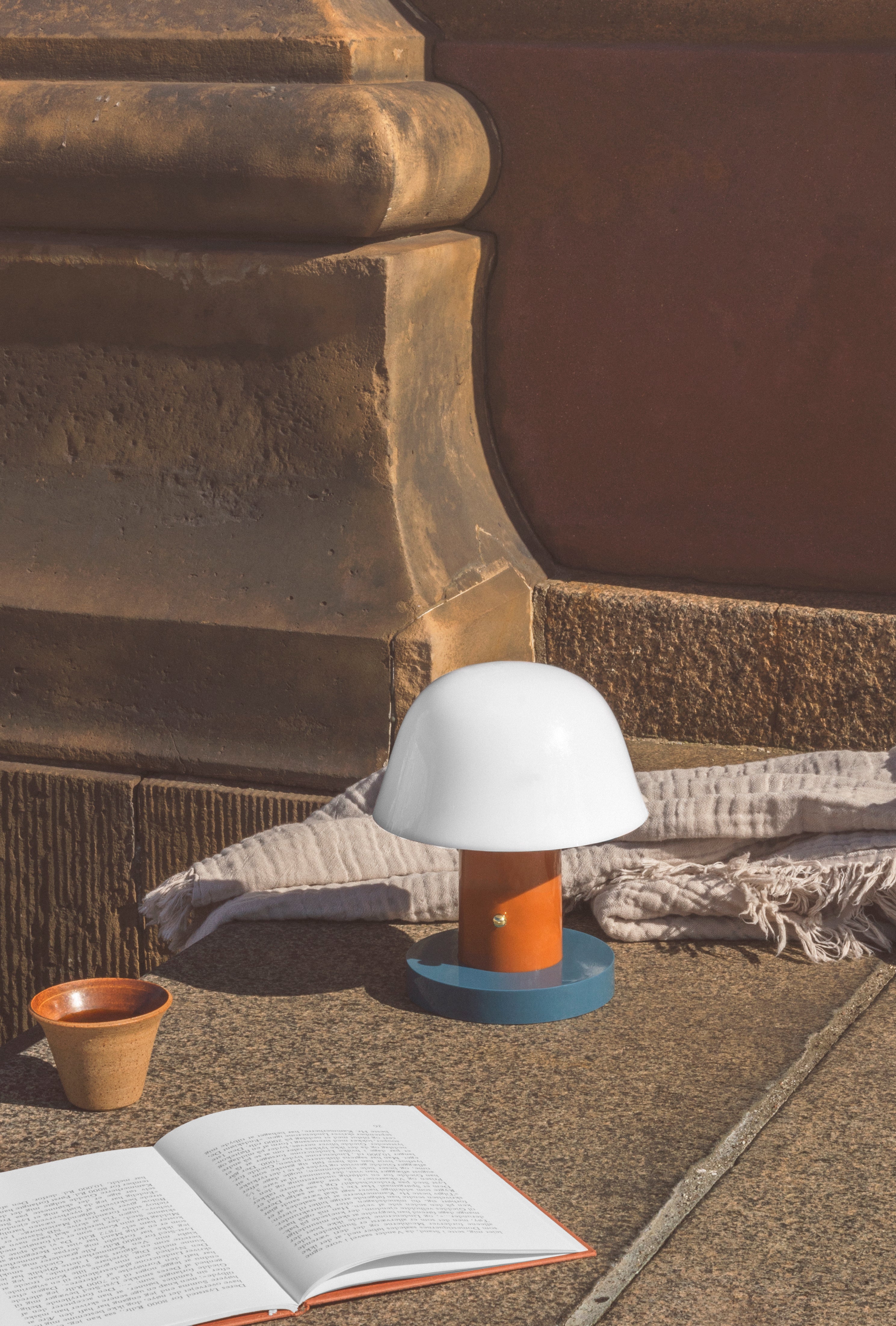 Portable lamp SETAGO JH27 with a cream shade and an orange-blue base.