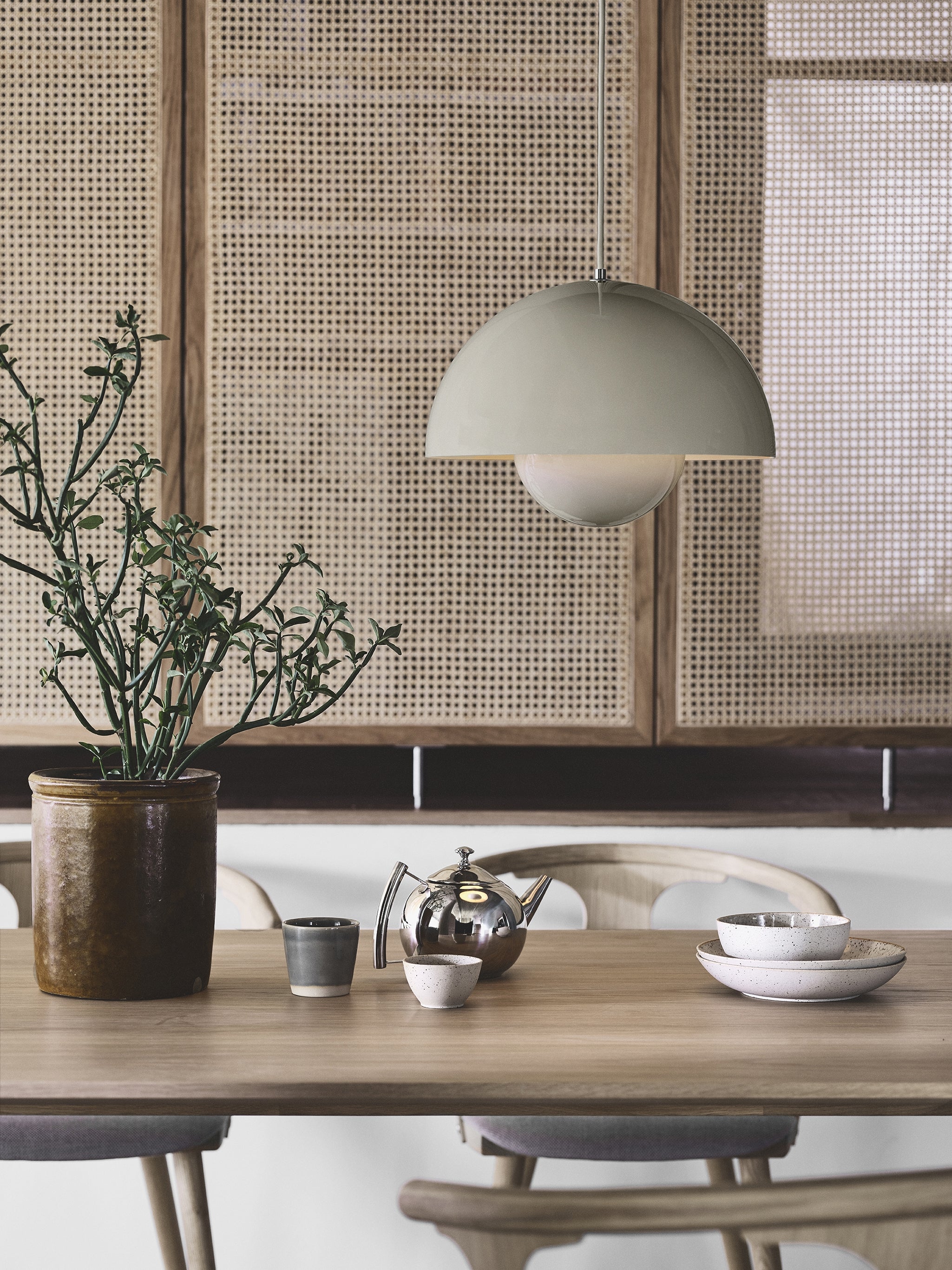FLOWERPOT pendant lamp in gray-beige