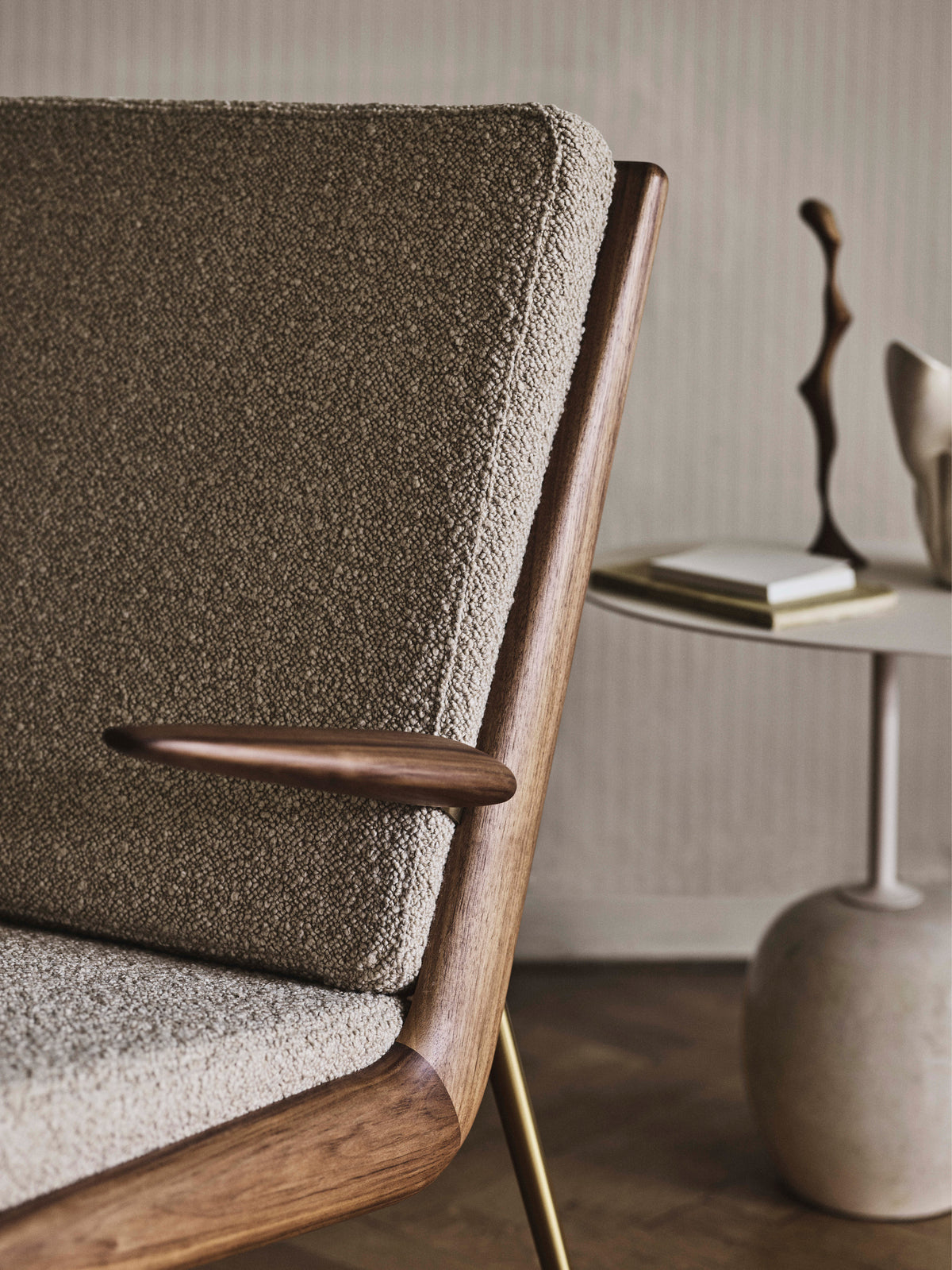BOOMERANG HM2 Armchair with Oak Frame and Brass Base