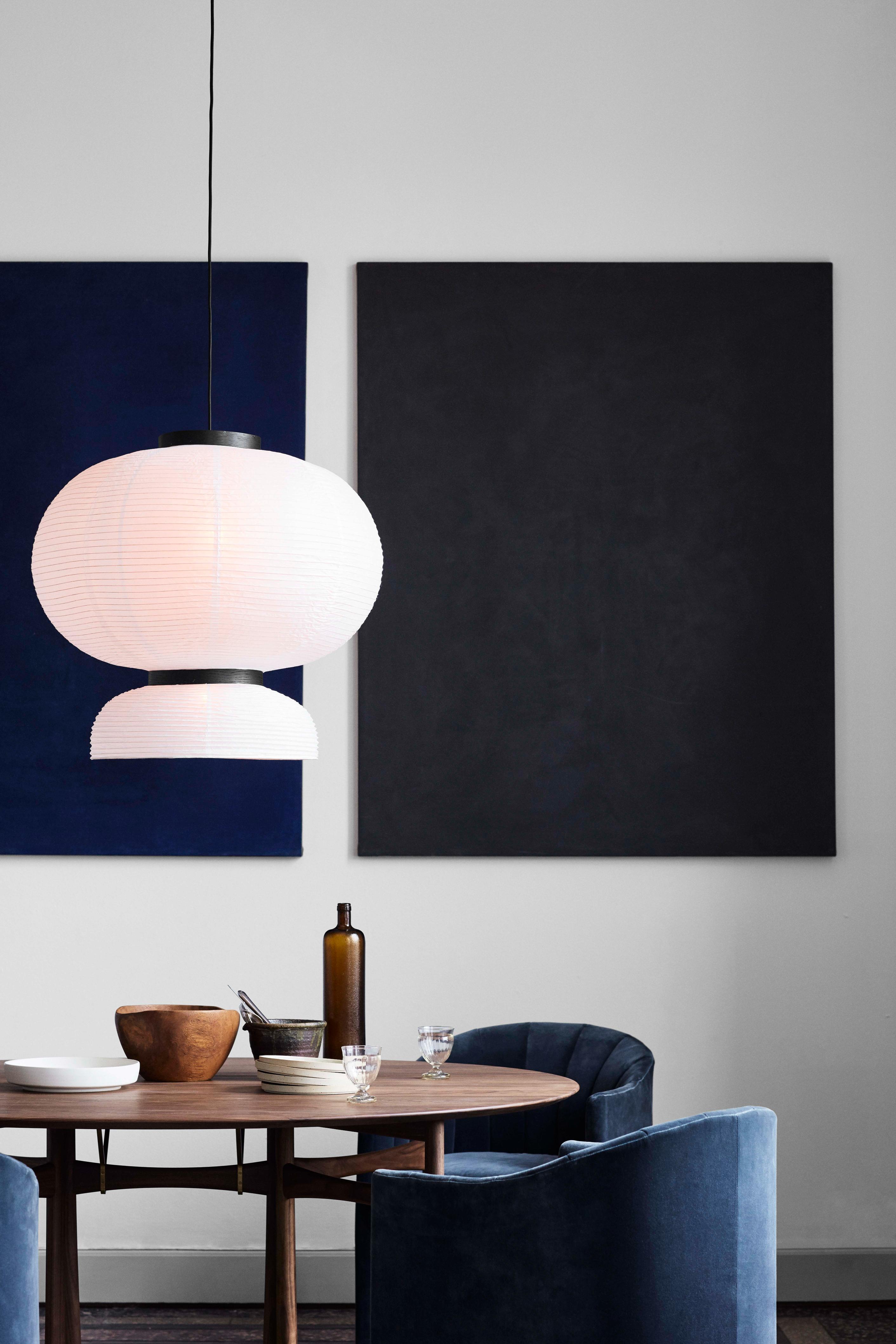 FORMAKAMI JH5 pendant lamp with a white paper shade and black oak finish.