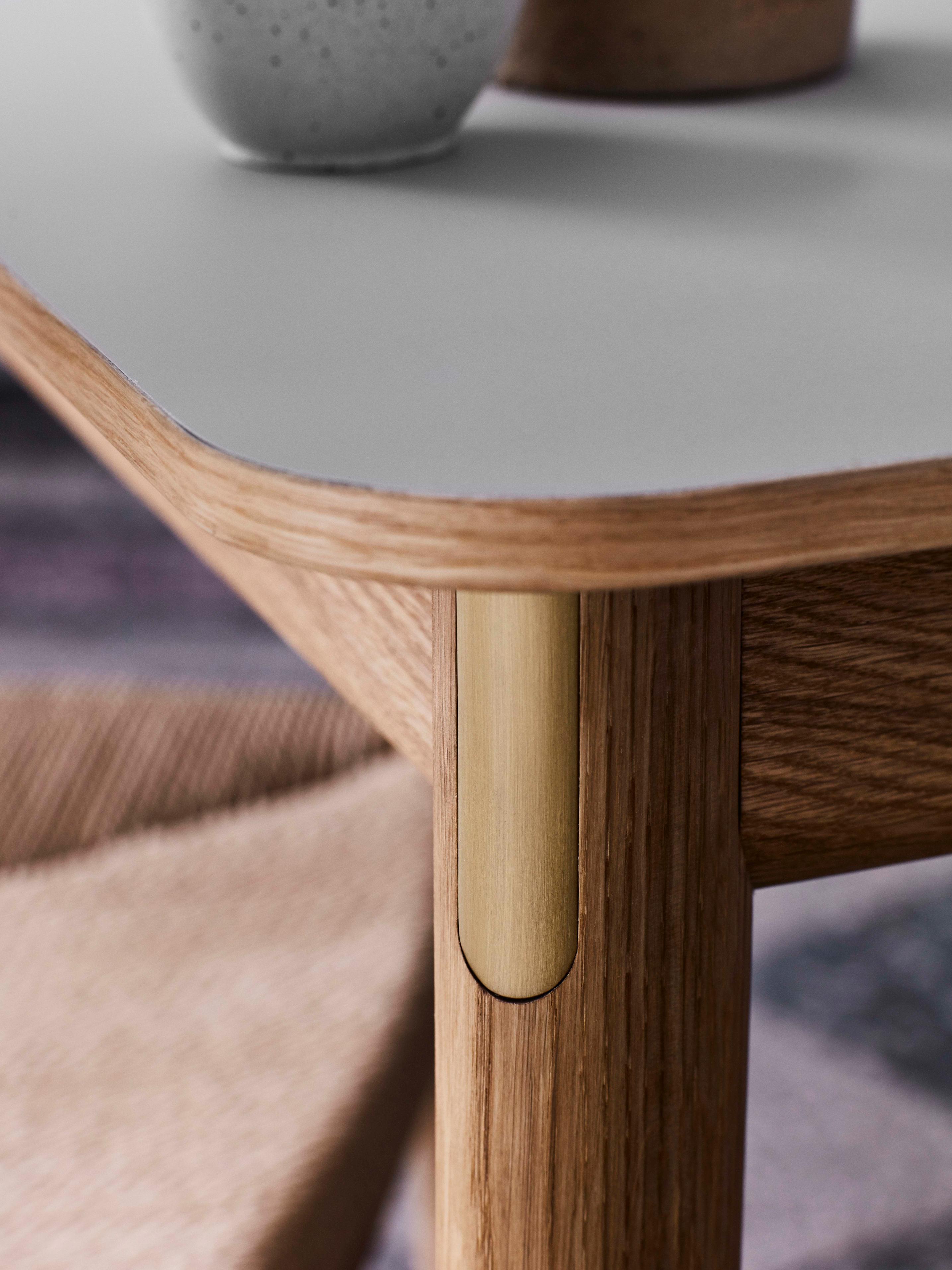PATCH extendable table beige laminated top with oak base