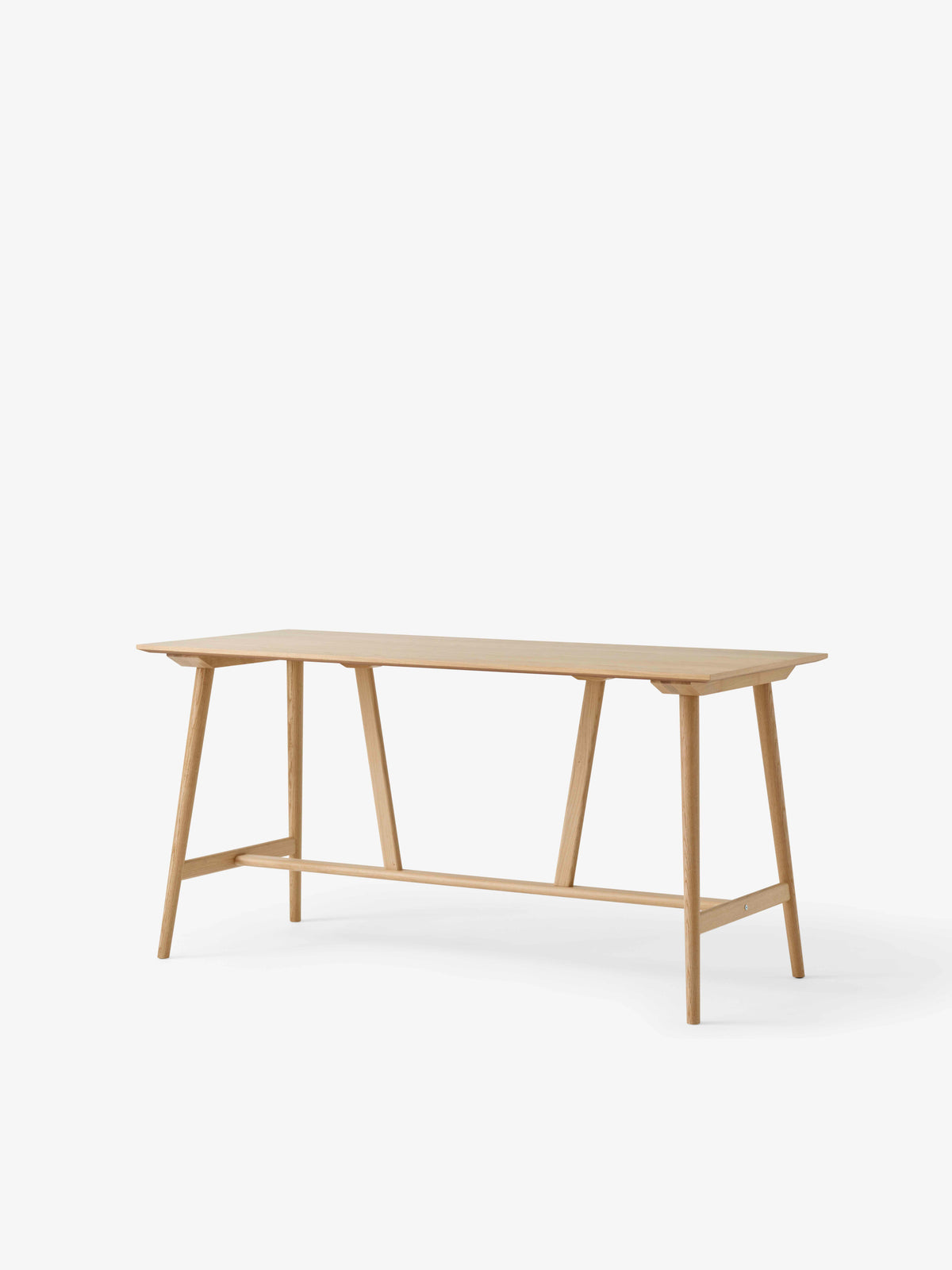 IN BETWEEN bar table in lacquered oak