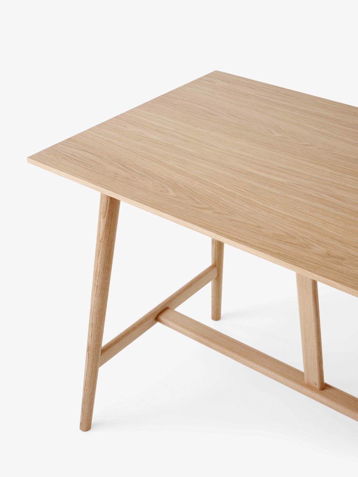 IN BETWEEN bar table in lacquered oak