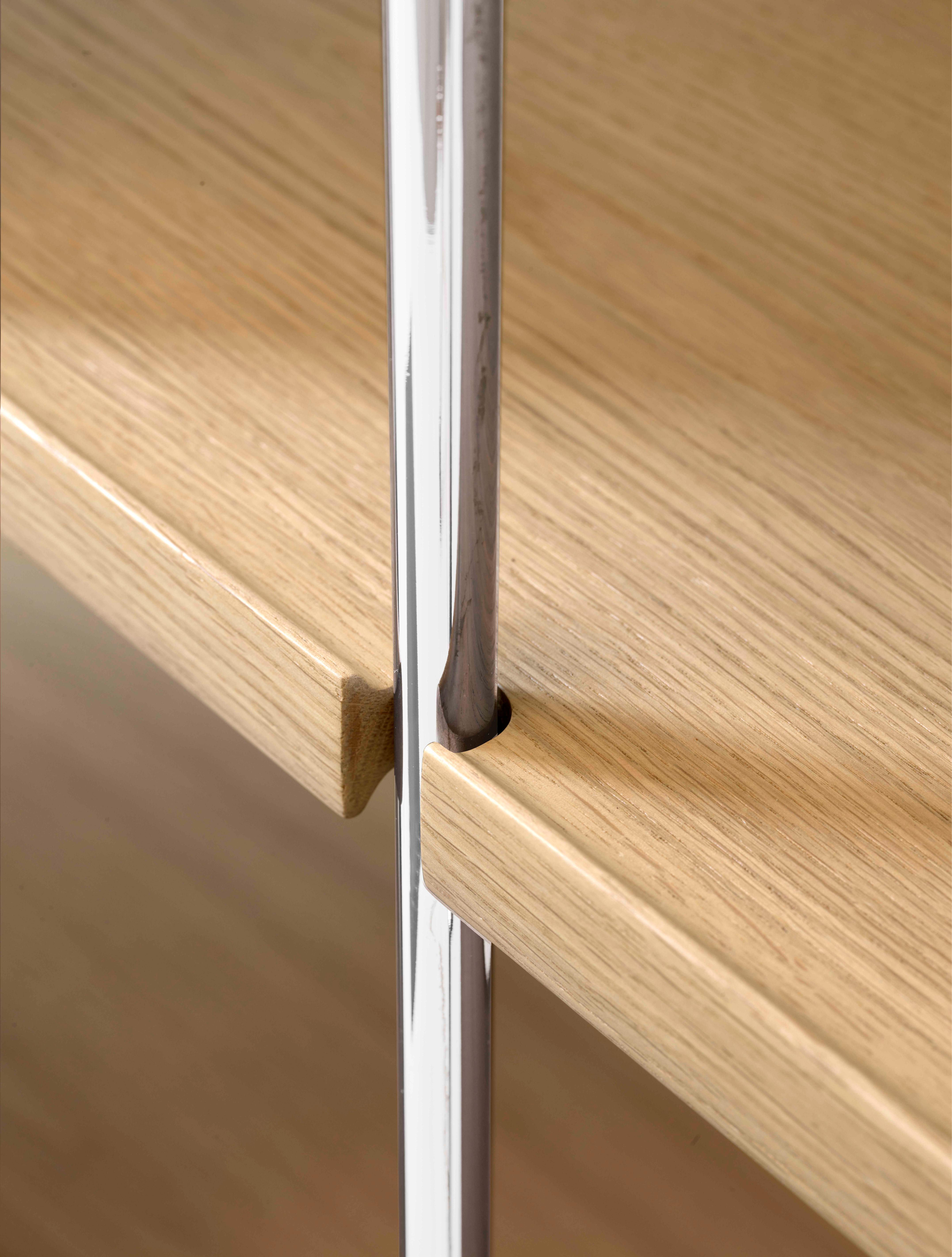 ALIMA NDS5 shelf in chrome with oak wood