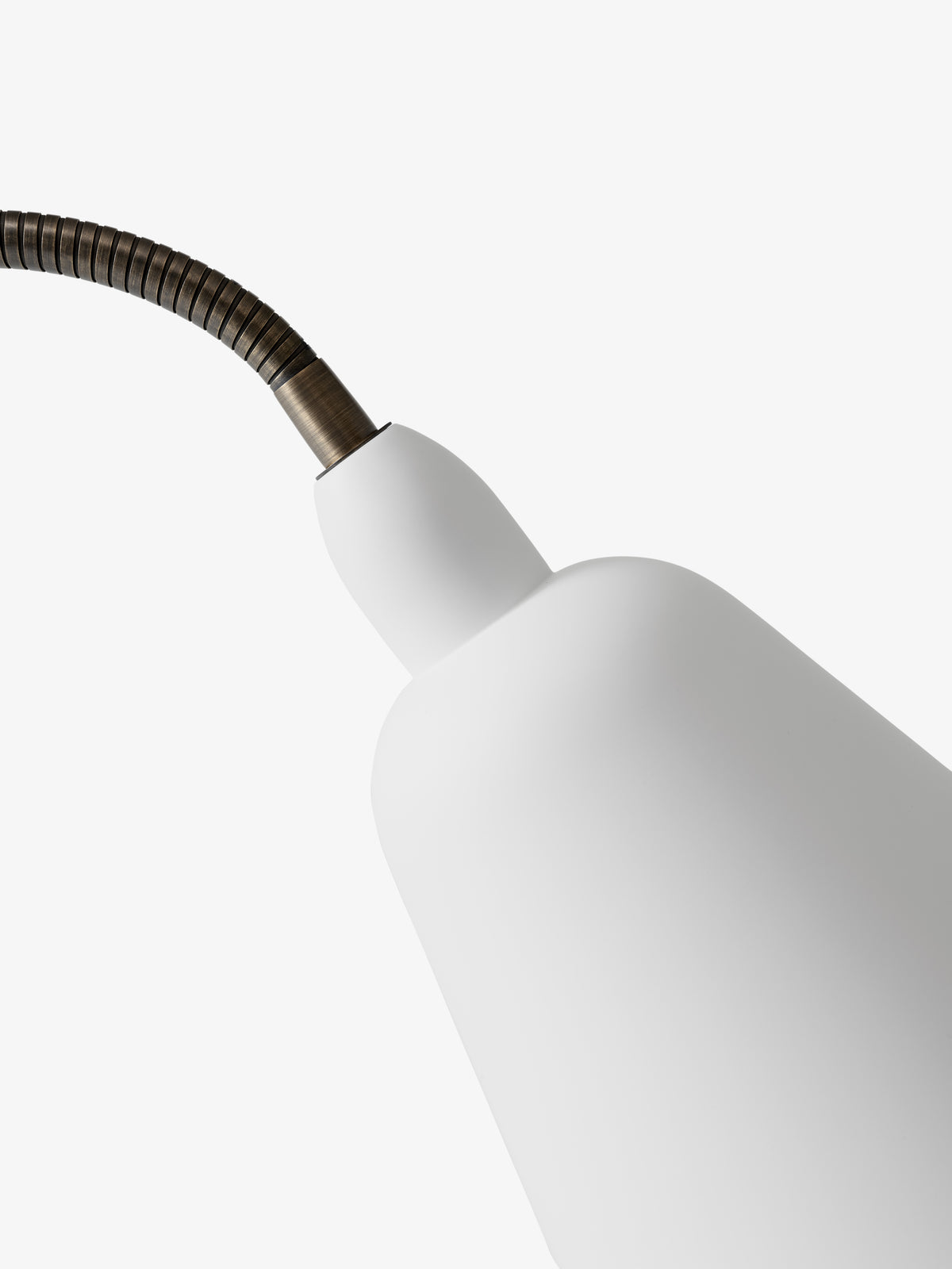 BELLEVUE AJ7 floor lamp in white with brown brass base