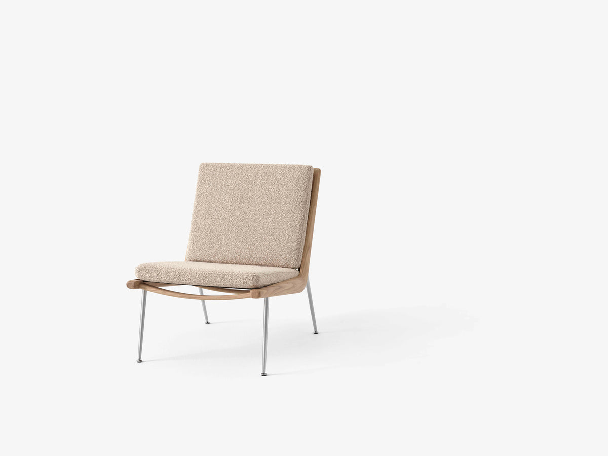 BOOMERANG HM1 Armchair upholstered with an oak frame and steel base