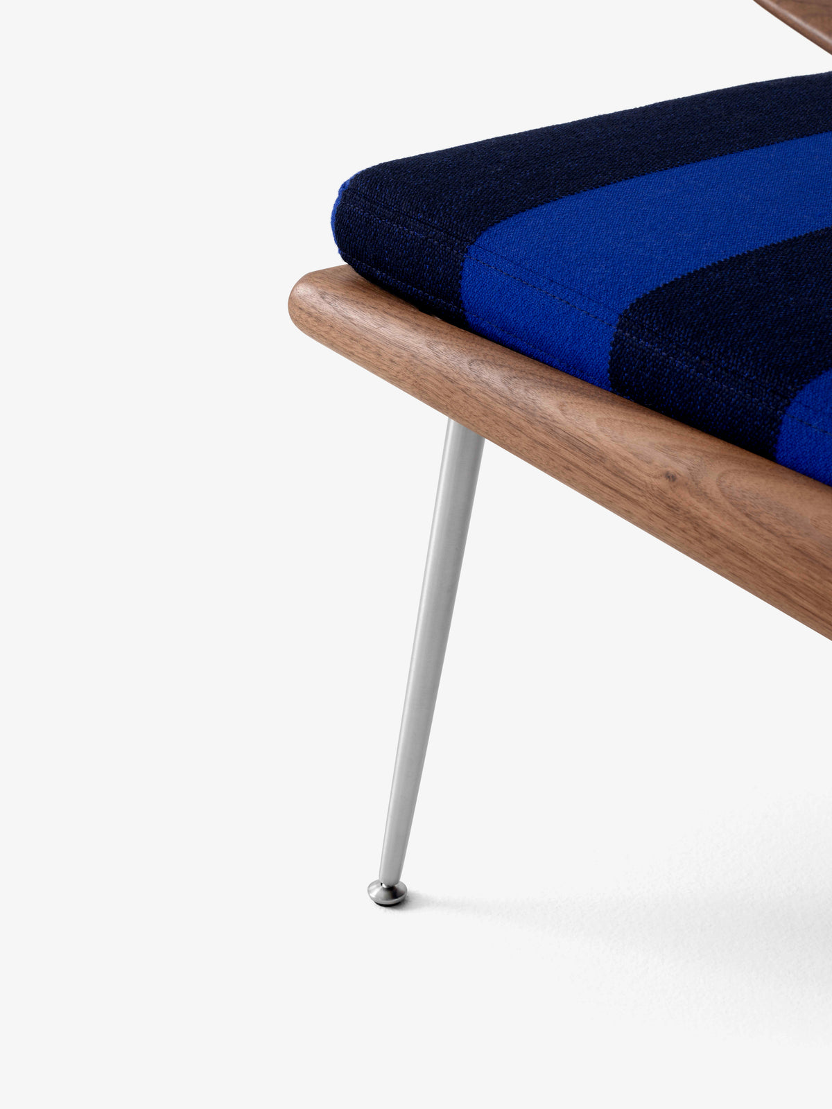 BOOMERANG HM2 Armchair with Walnut Frame and Steel Base