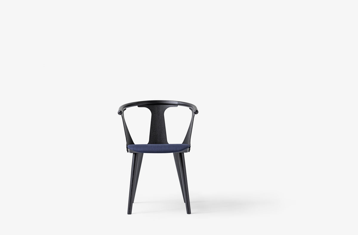 Chair IN BETWEEN SK2 black lacquered oak with upholstered seat
