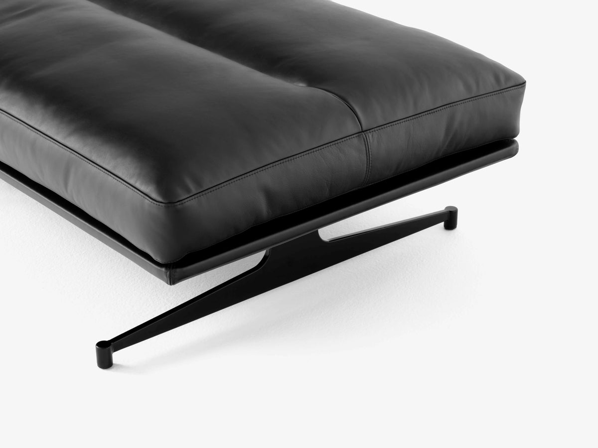 Pouf INLAND AV32 upholstered with a black base