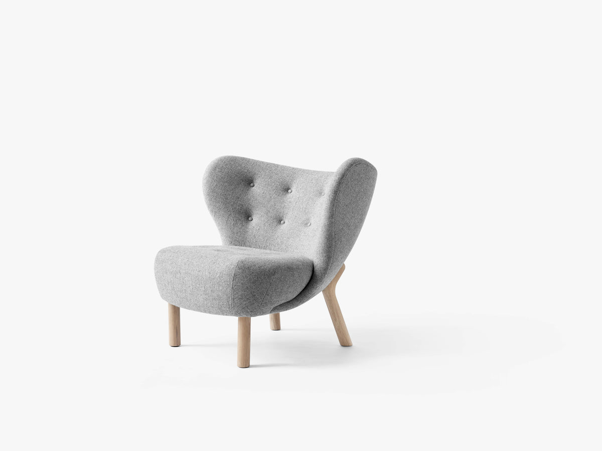 LITTLE PETRA VB1 upholstered armchair with an oak base