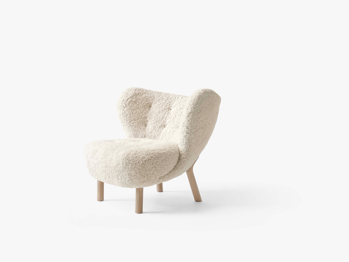 LITTLE PETRA VB1 upholstered armchair with an oak base