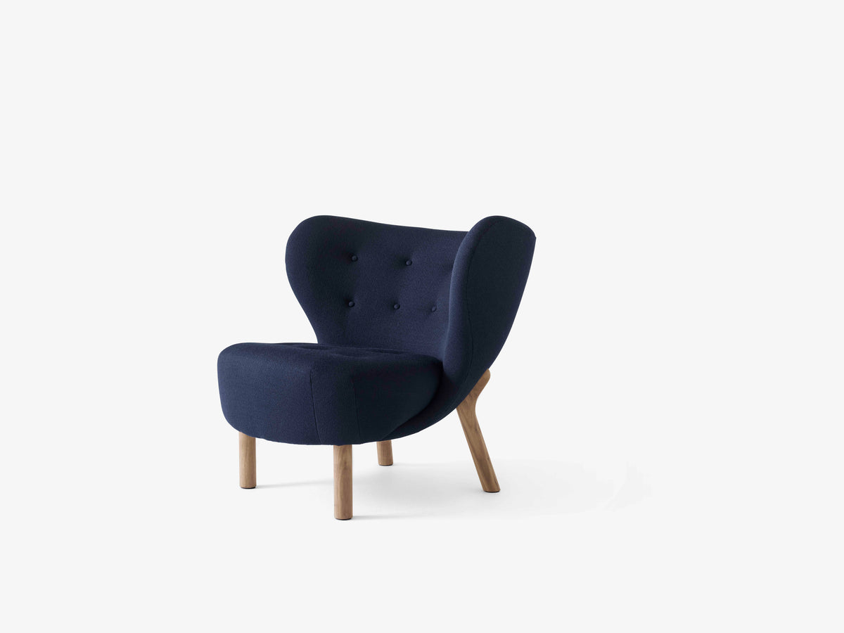 LITTLE PETRA VB1 upholstered armchair with an oak base