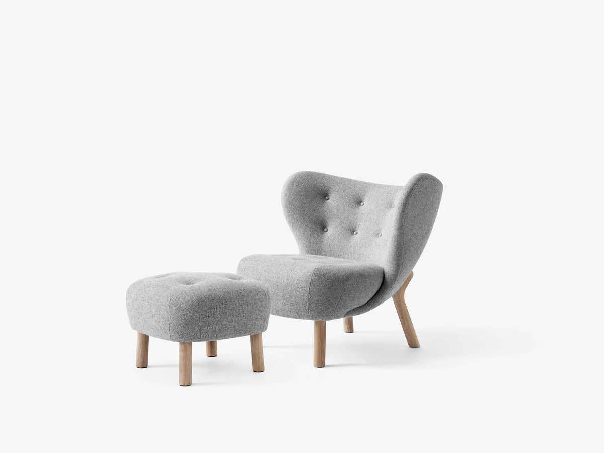 LITTLE PETRA VB1 upholstered armchair with an oak base