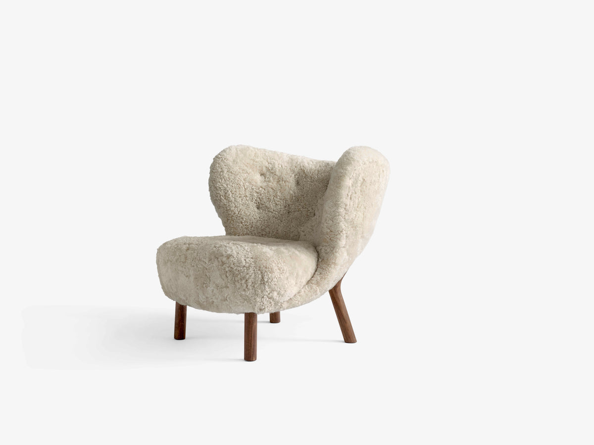 LITTLE PETRA VB1 upholstered armchair with an oak base