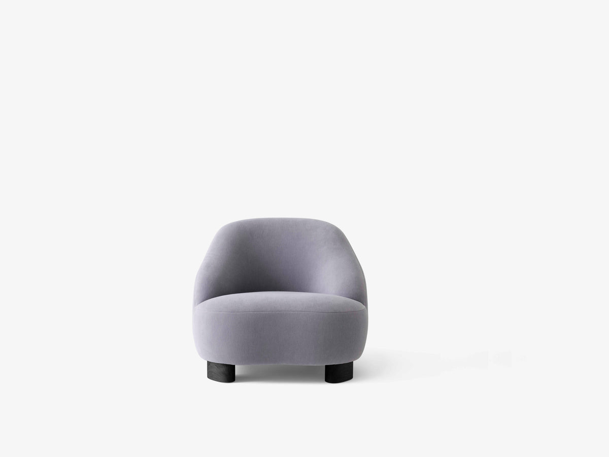 MARGAS LC1 Armchair upholstered with a black oak base
