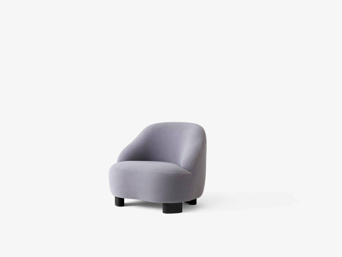 MARGAS LC1 Armchair upholstered with a black oak base