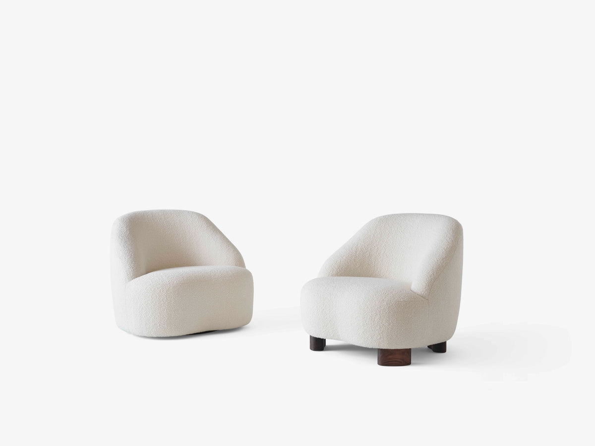 MARGAS LC1 Armchair upholstered with a black oak base