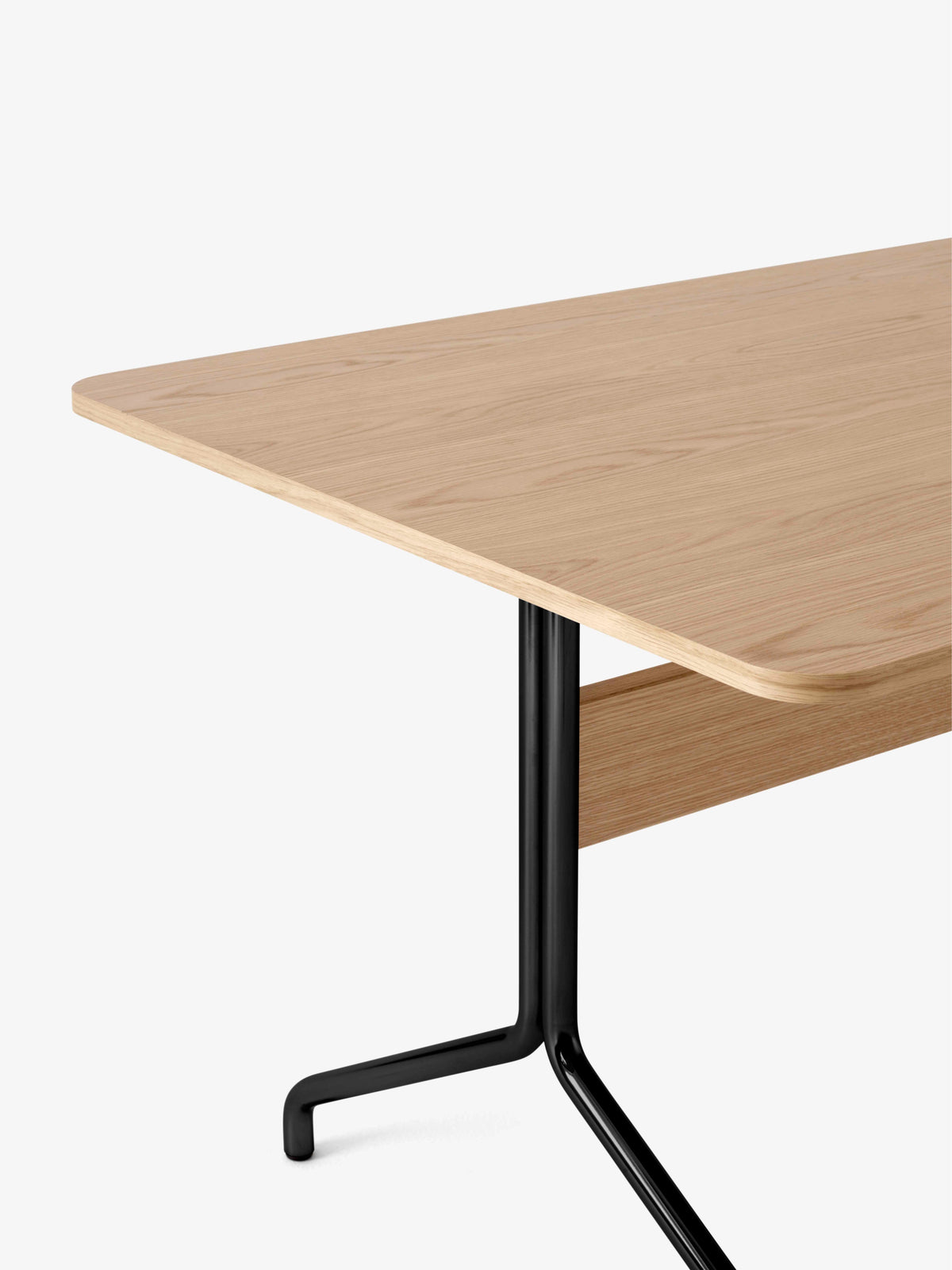 PAVILION table in lacquered oak with a black base
