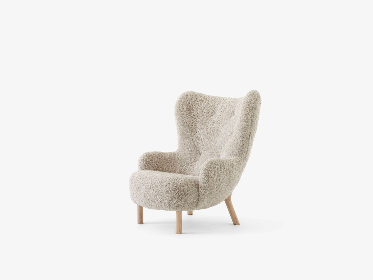 PETRA VB3 upholstered armchair with an oak base