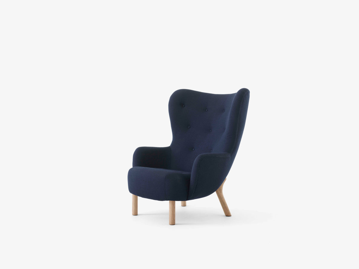 PETRA VB3 upholstered armchair with an oak base