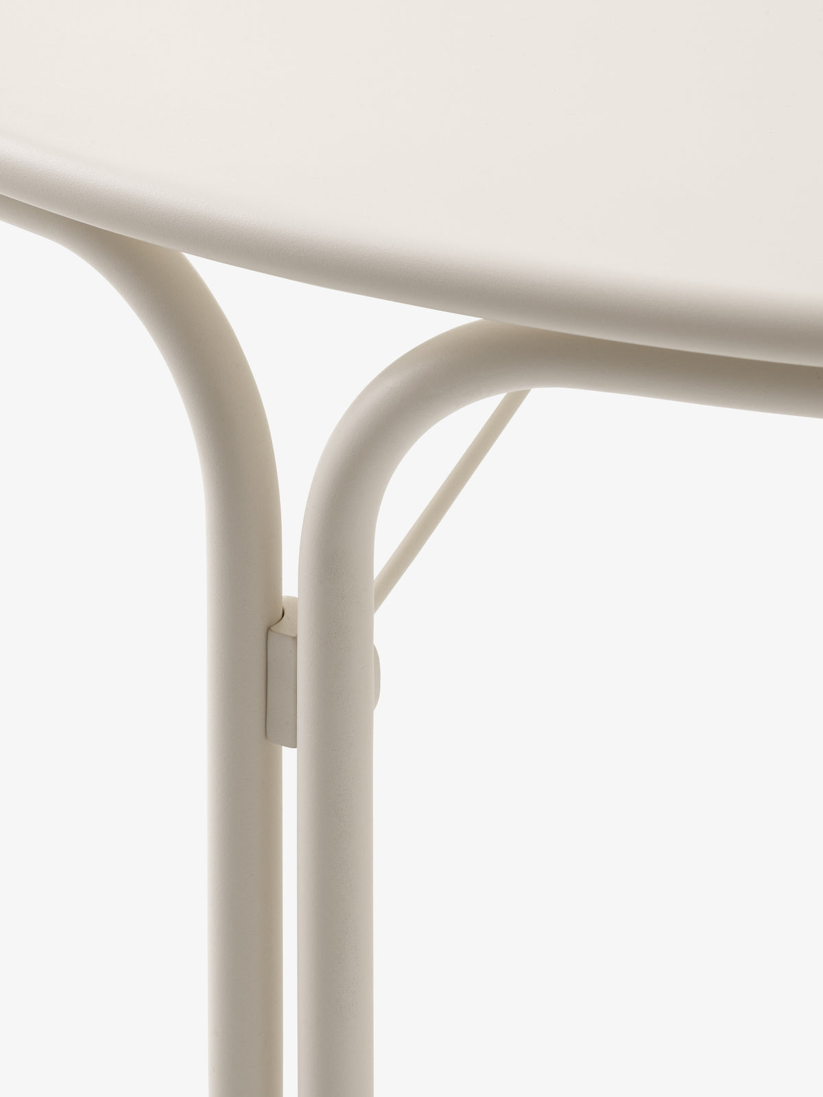 Thorvald SC98 Round Outdoor Table, Ivory