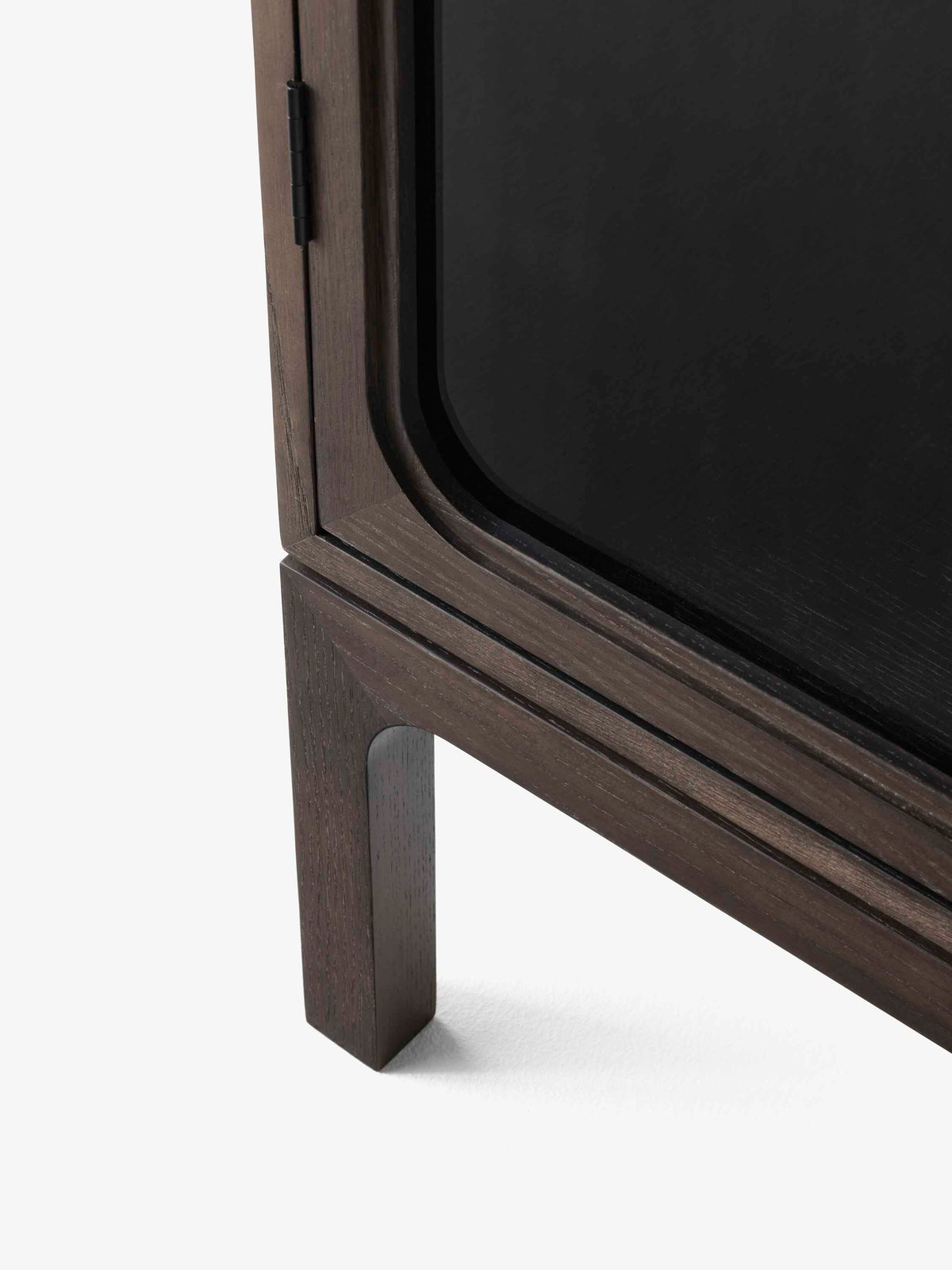 TRACE SC88 display cabinet in dark lacquered oak