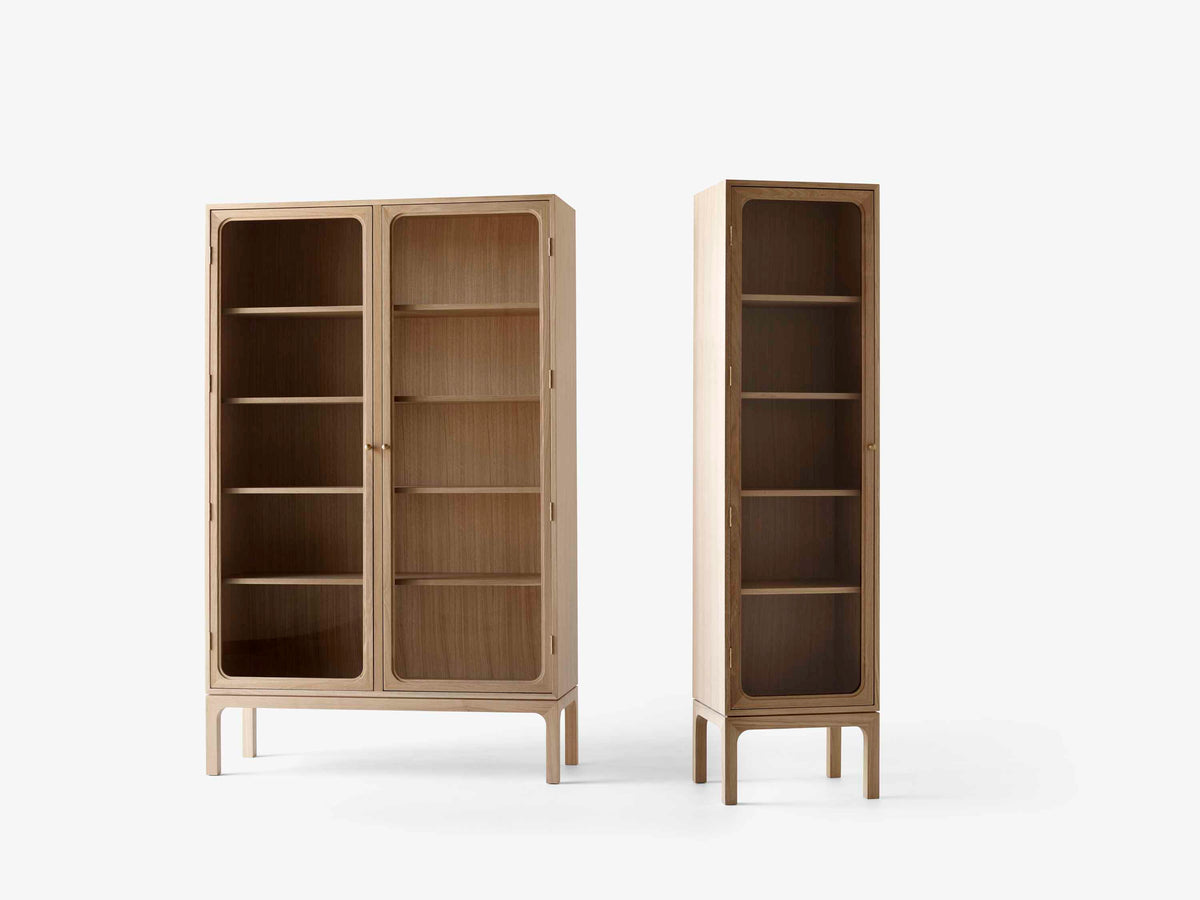 TRACE SC87 Display Cabinet dark lacquered oak