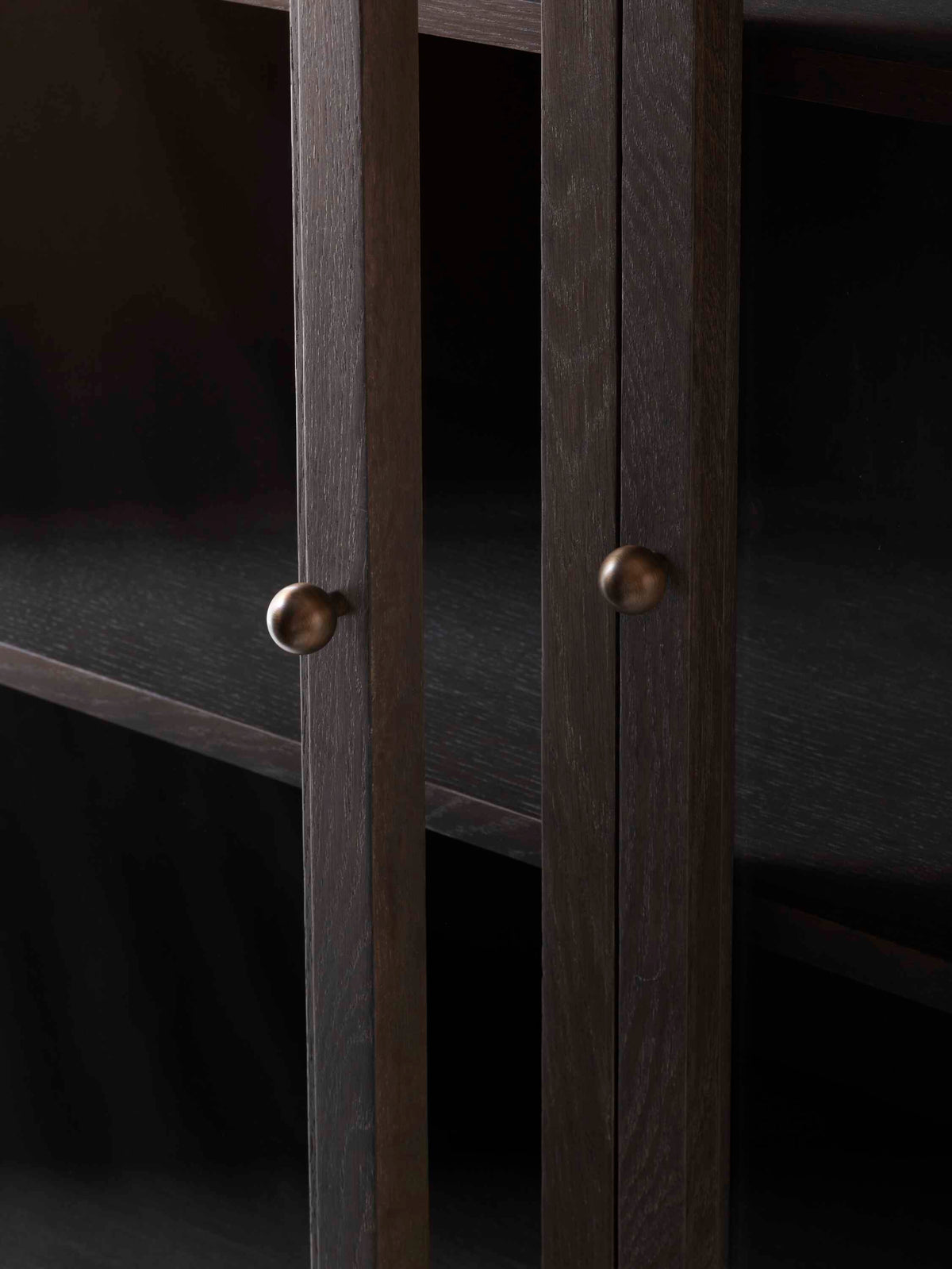 TRACE SC88 display cabinet in dark lacquered oak