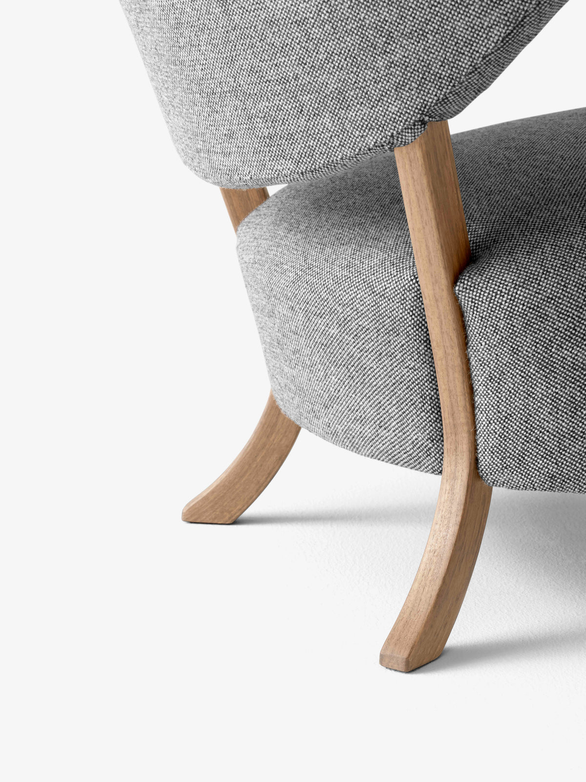 Upholstered WULFF ATD2 Armchair with Oak Base