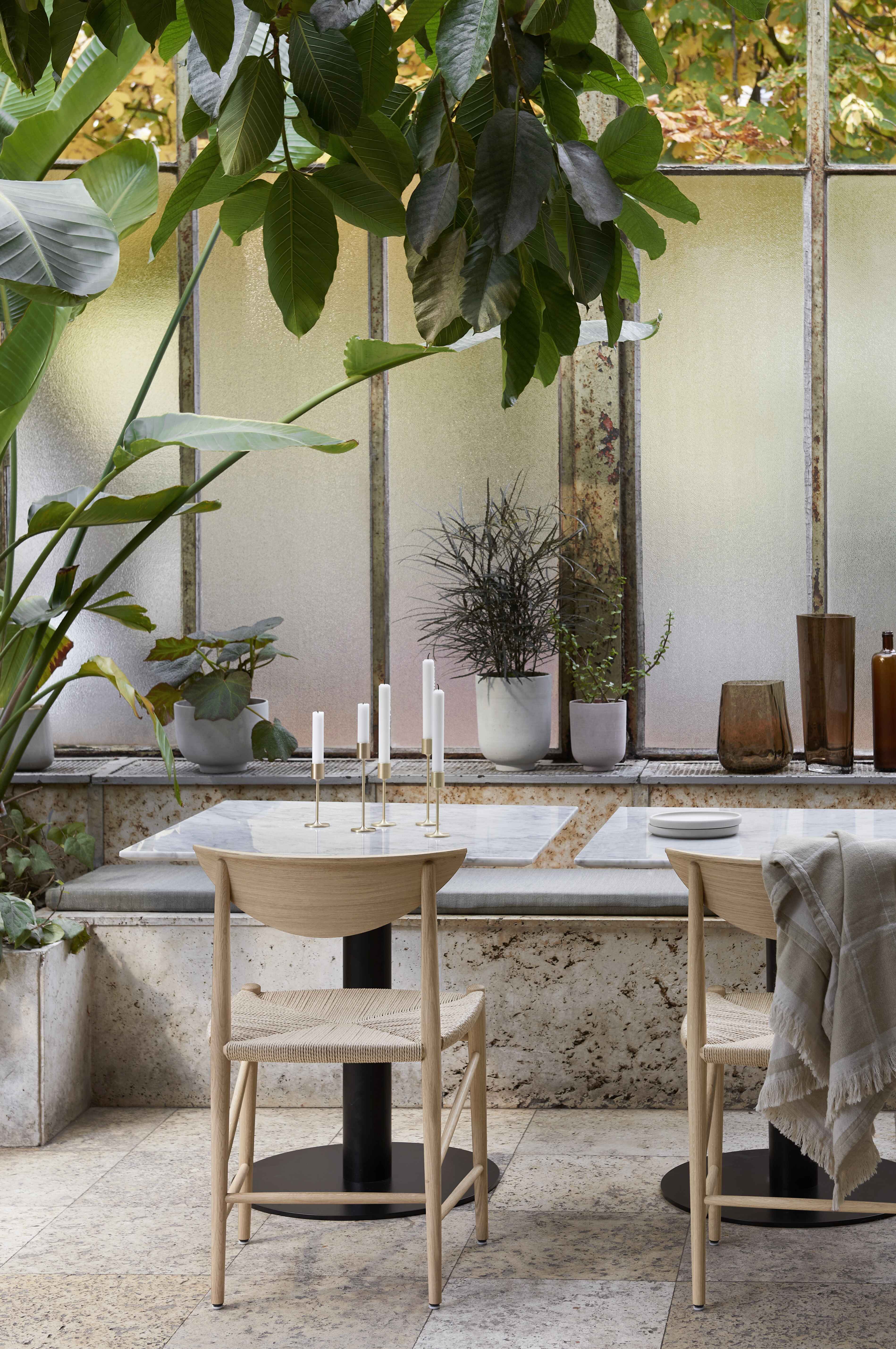 IN BETWEEN SK16 black laminated top café table with black base