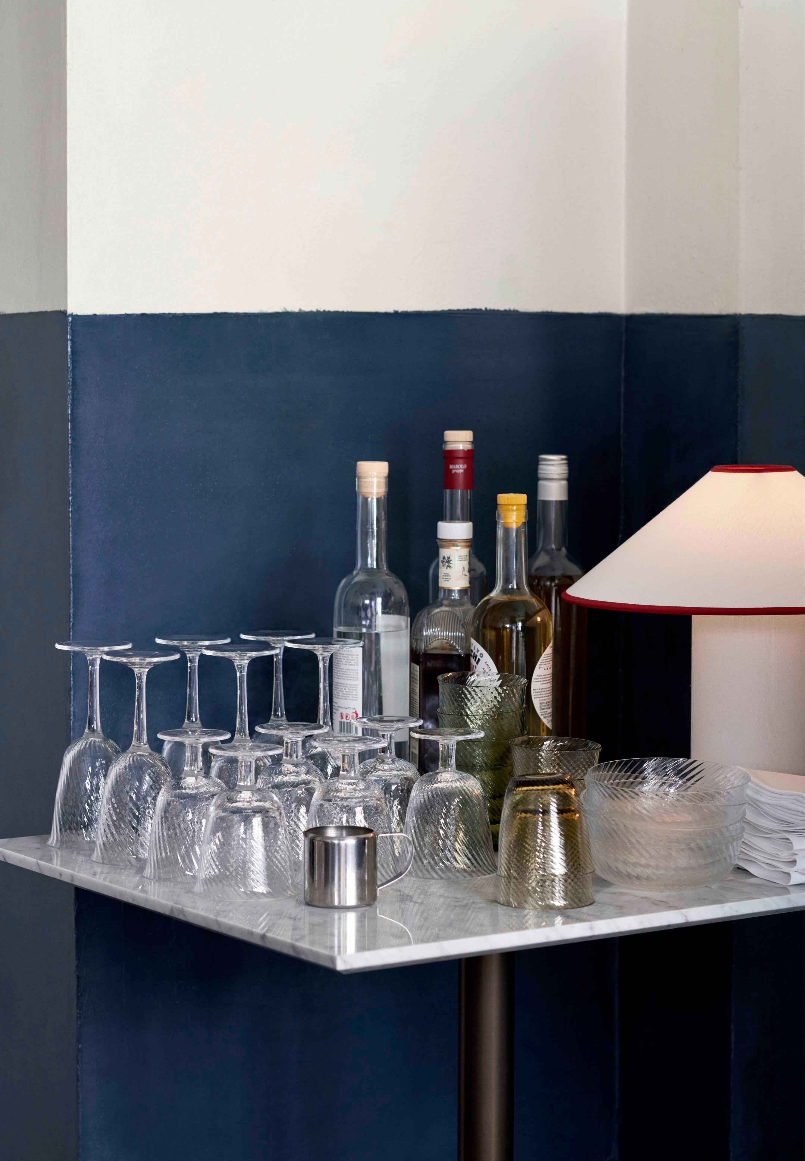 IN BETWEEN SK16 black laminated top café table with black base