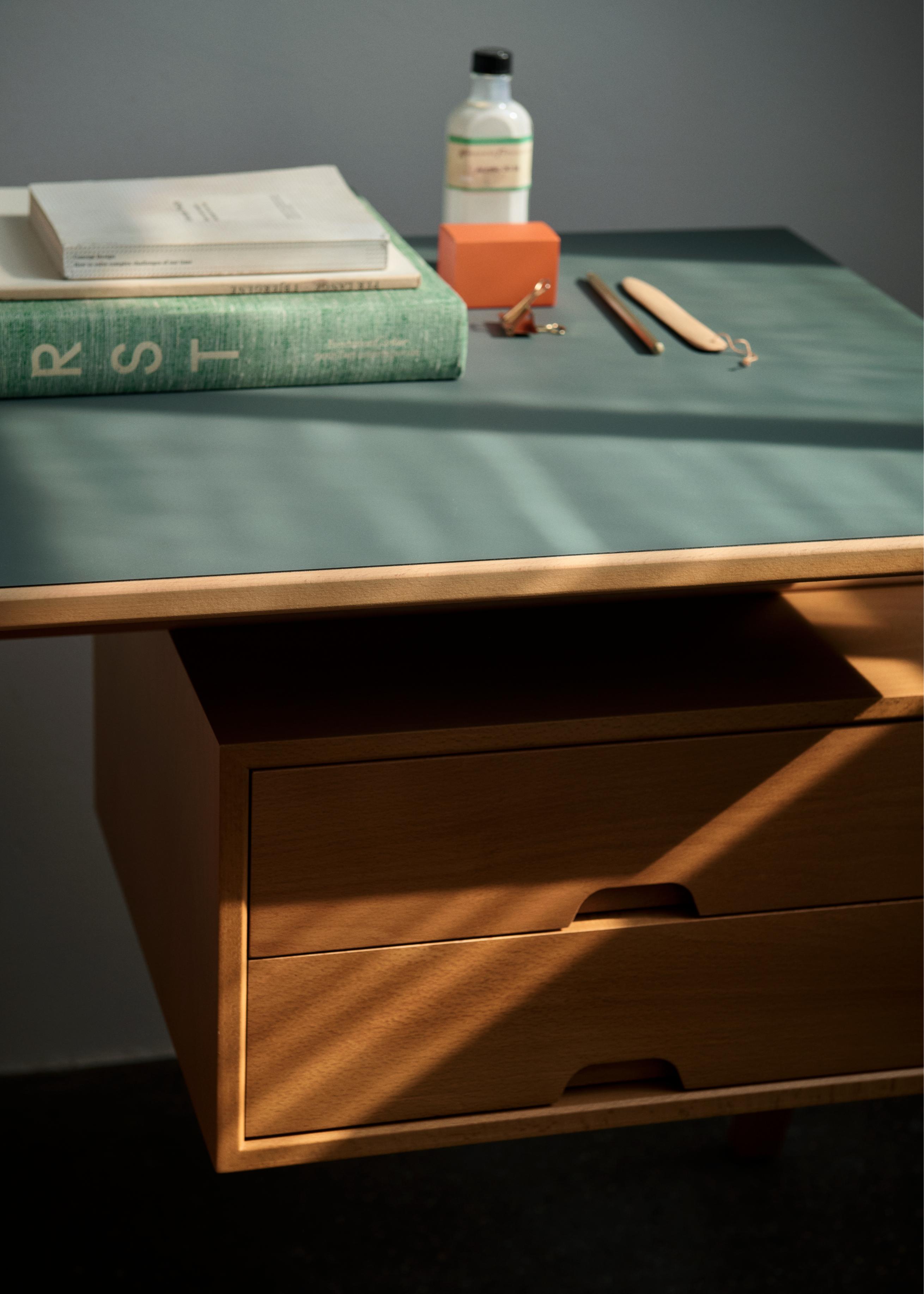 Daystak RD3 Desk in Beech Wood with Laminated Green Top