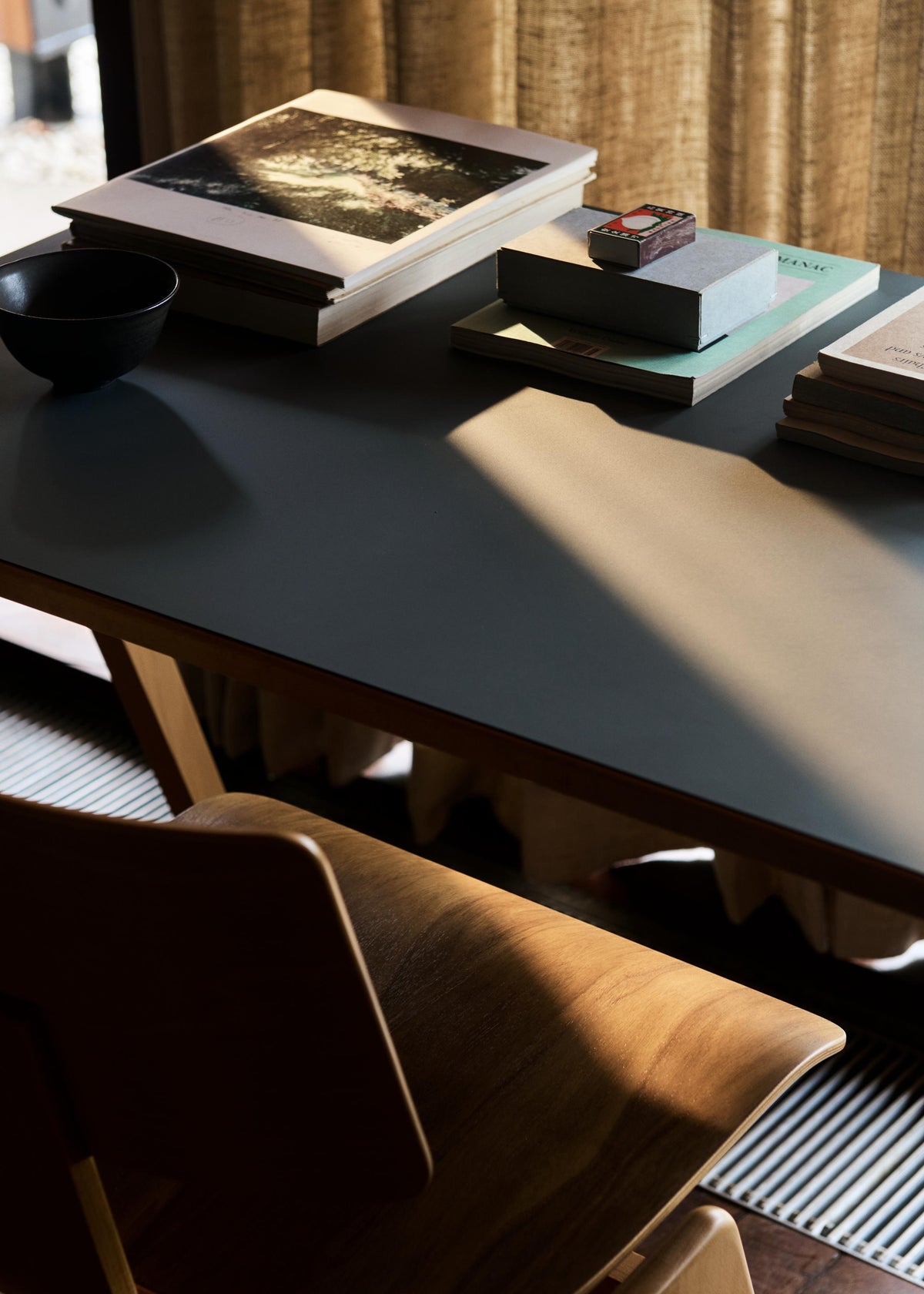 DAYSTAK RD2 Table made of beech wood with a laminated top