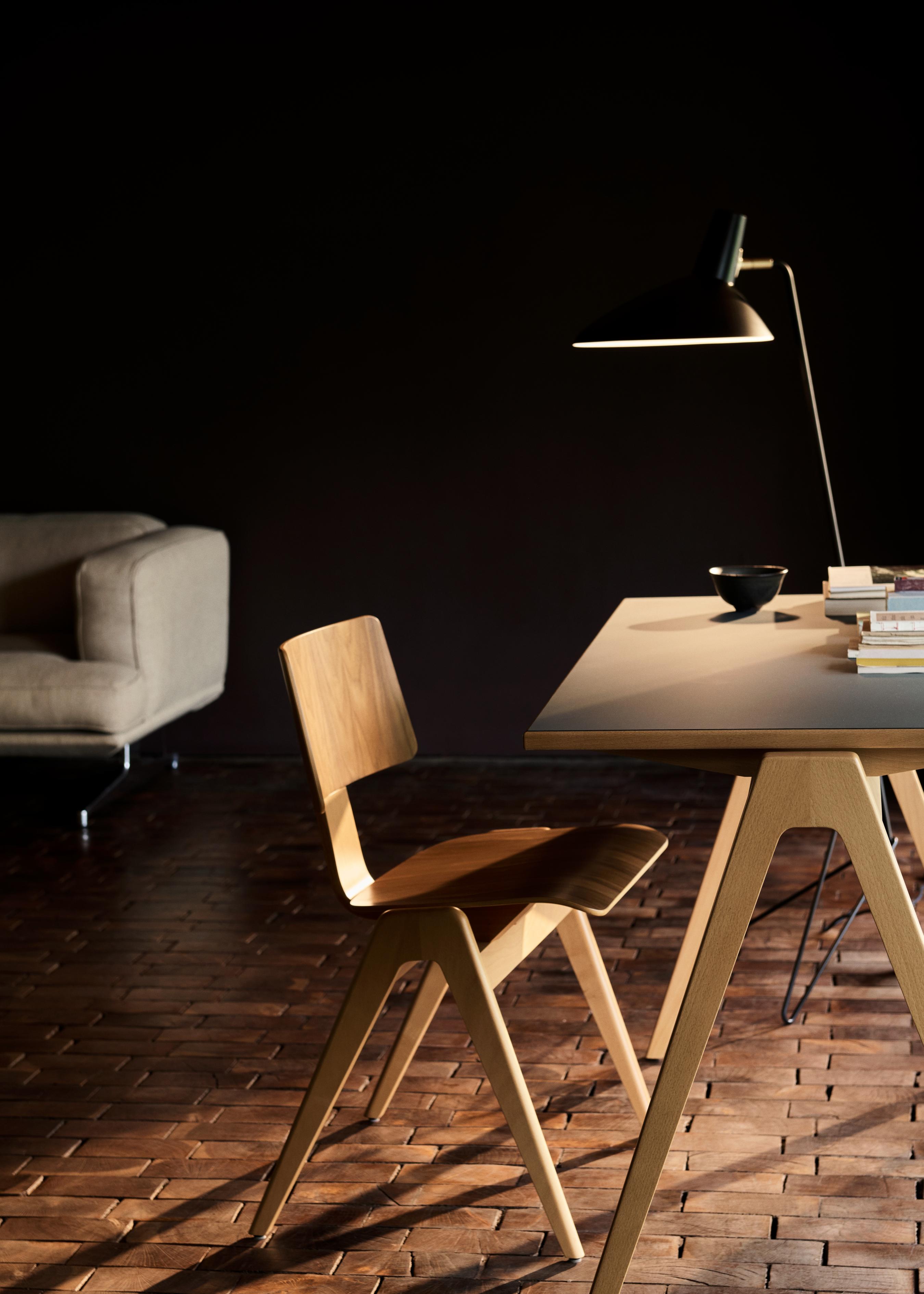 DAYSTAK RD2 Table made of beech wood with a laminated top
