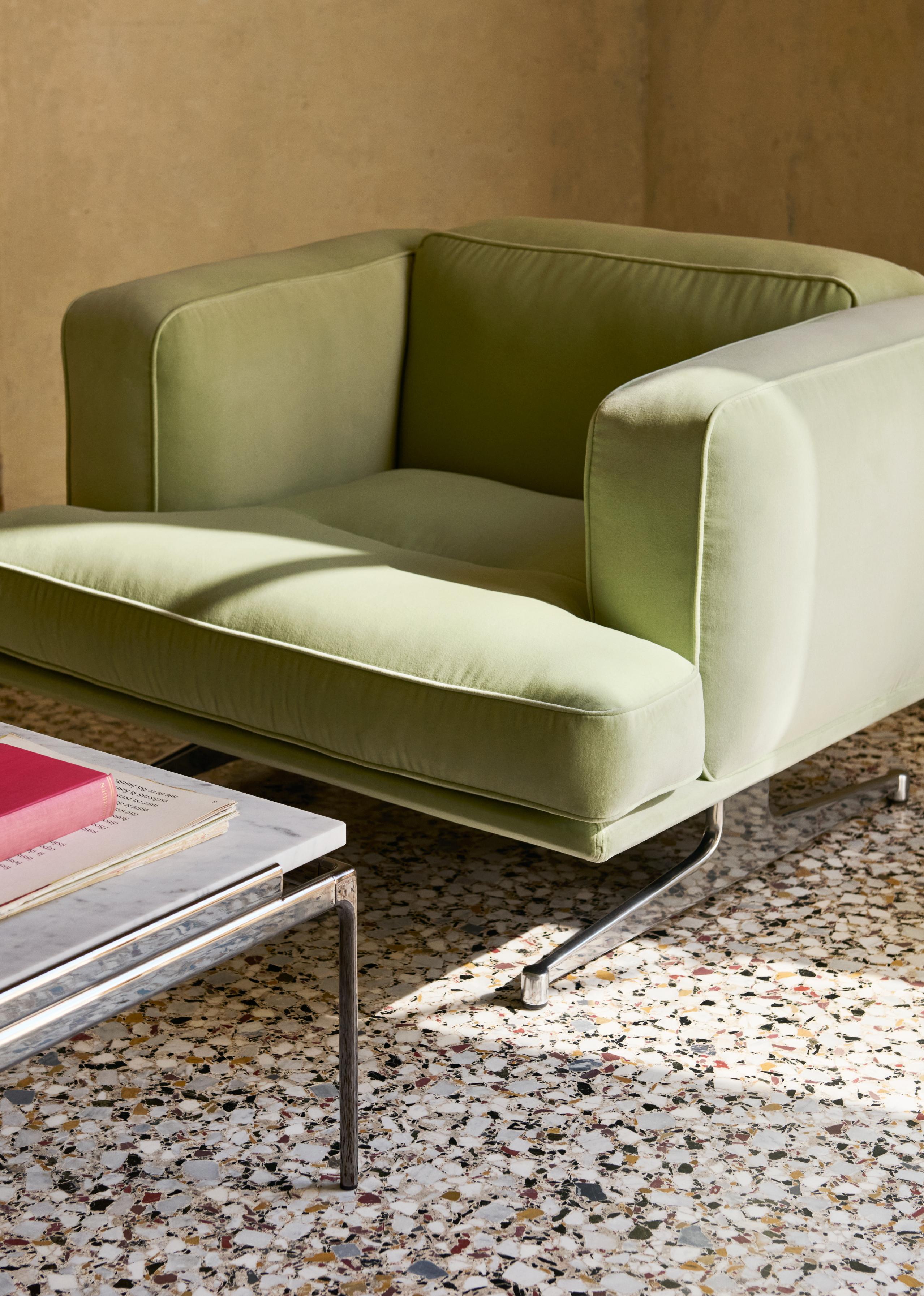 SETT LN12 coffee table with a white marble top and chrome base