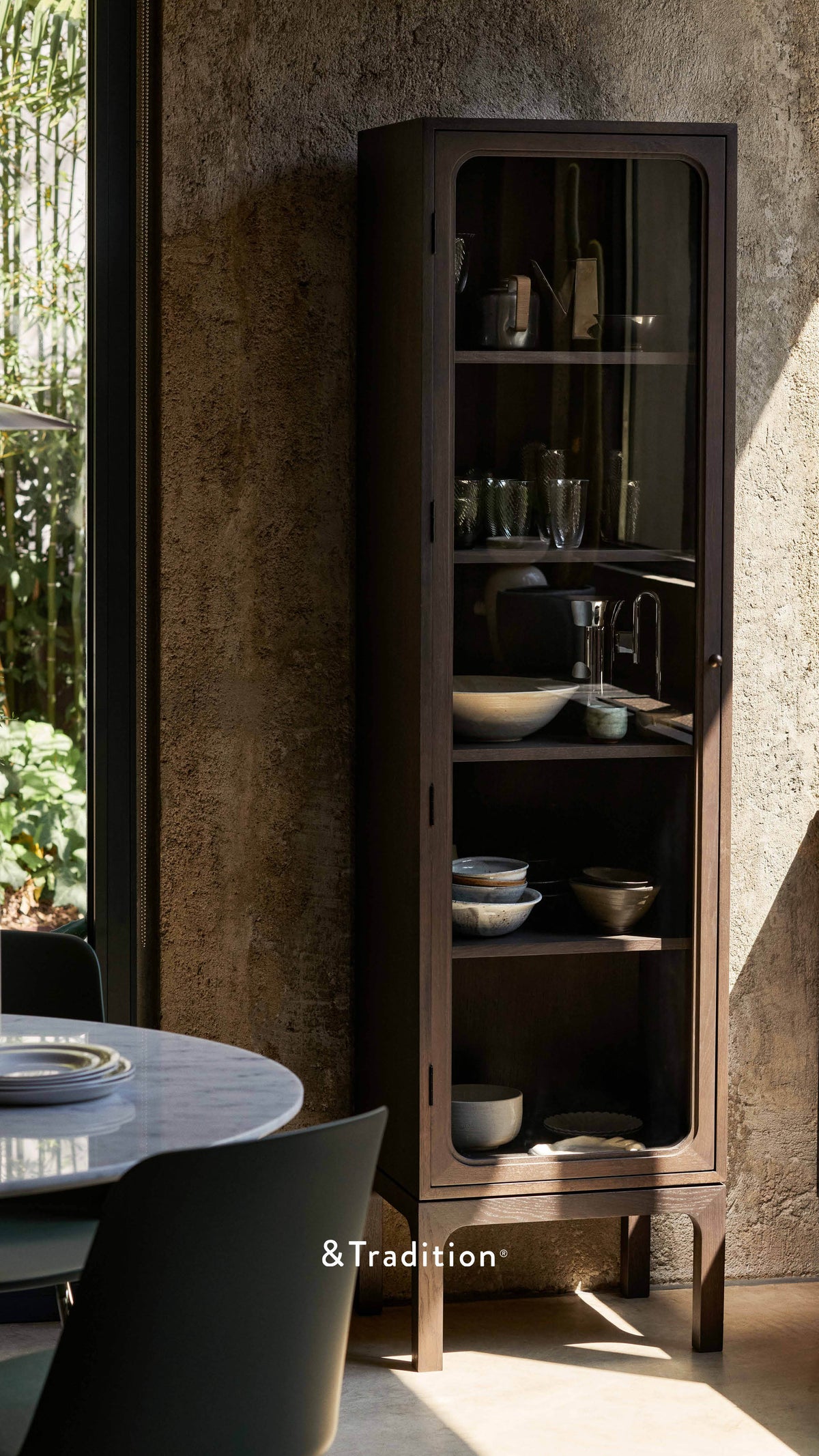 TRACE SC88 display cabinet in dark lacquered oak