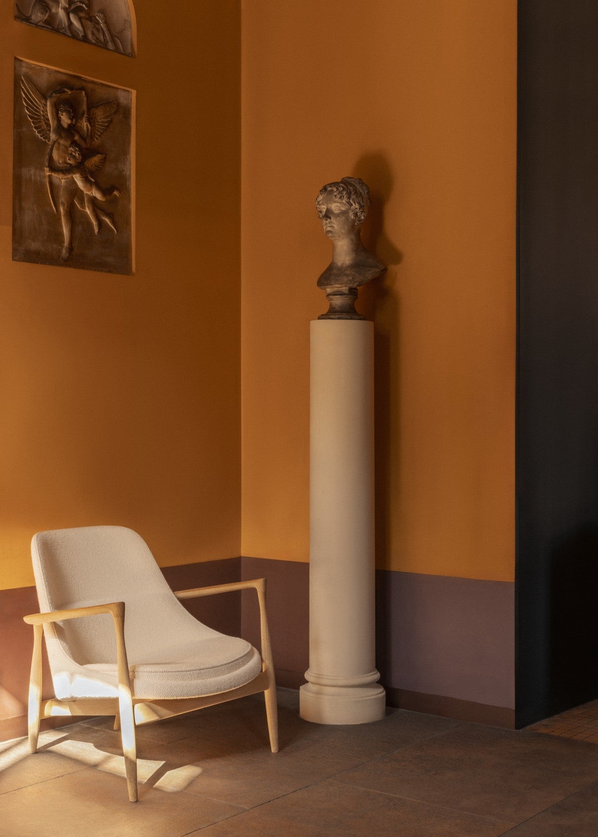 Sessel ELIZABETH beige mit Nussbaumfuß