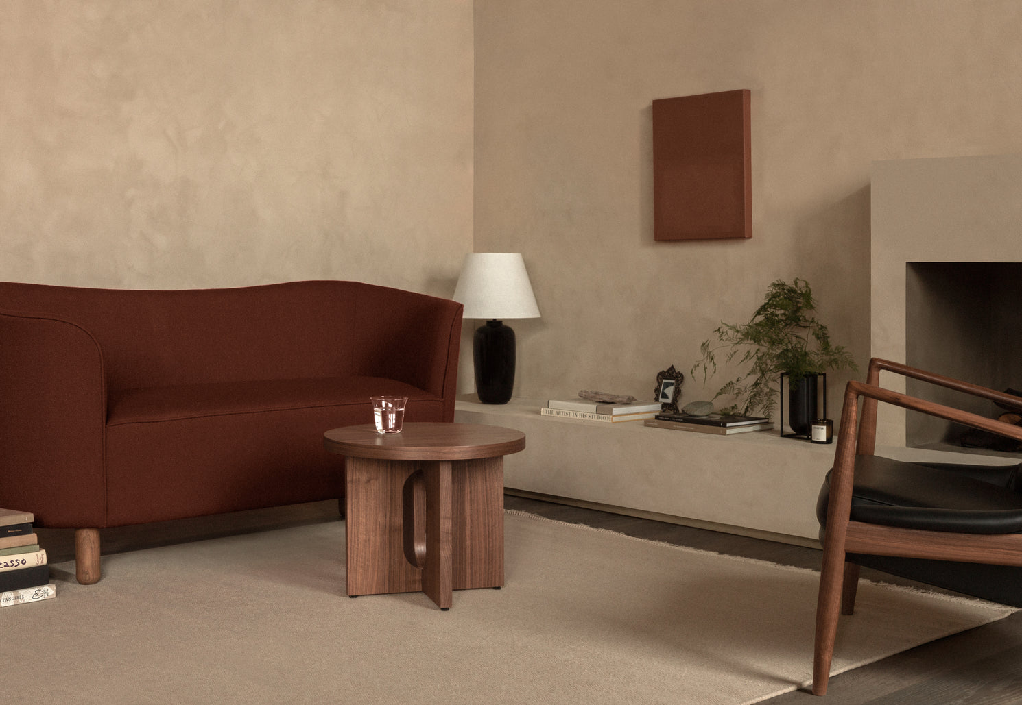 Sofa MINGLE beżowa skóra owcza z dębową podstawą