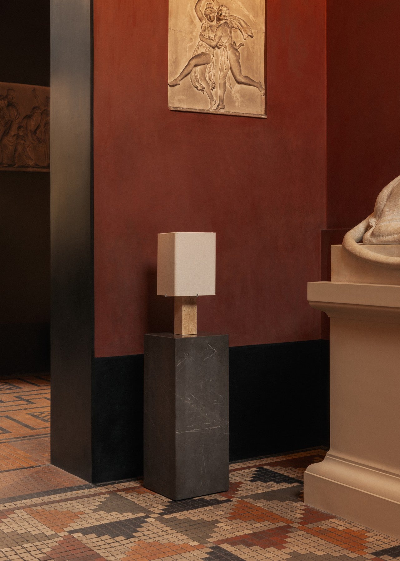 NONNA table lamp with travertine base and linen shade