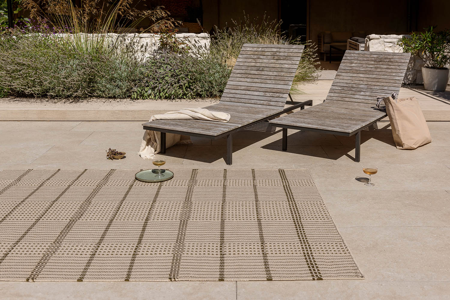 Outdoor rug of stitch beige-brown