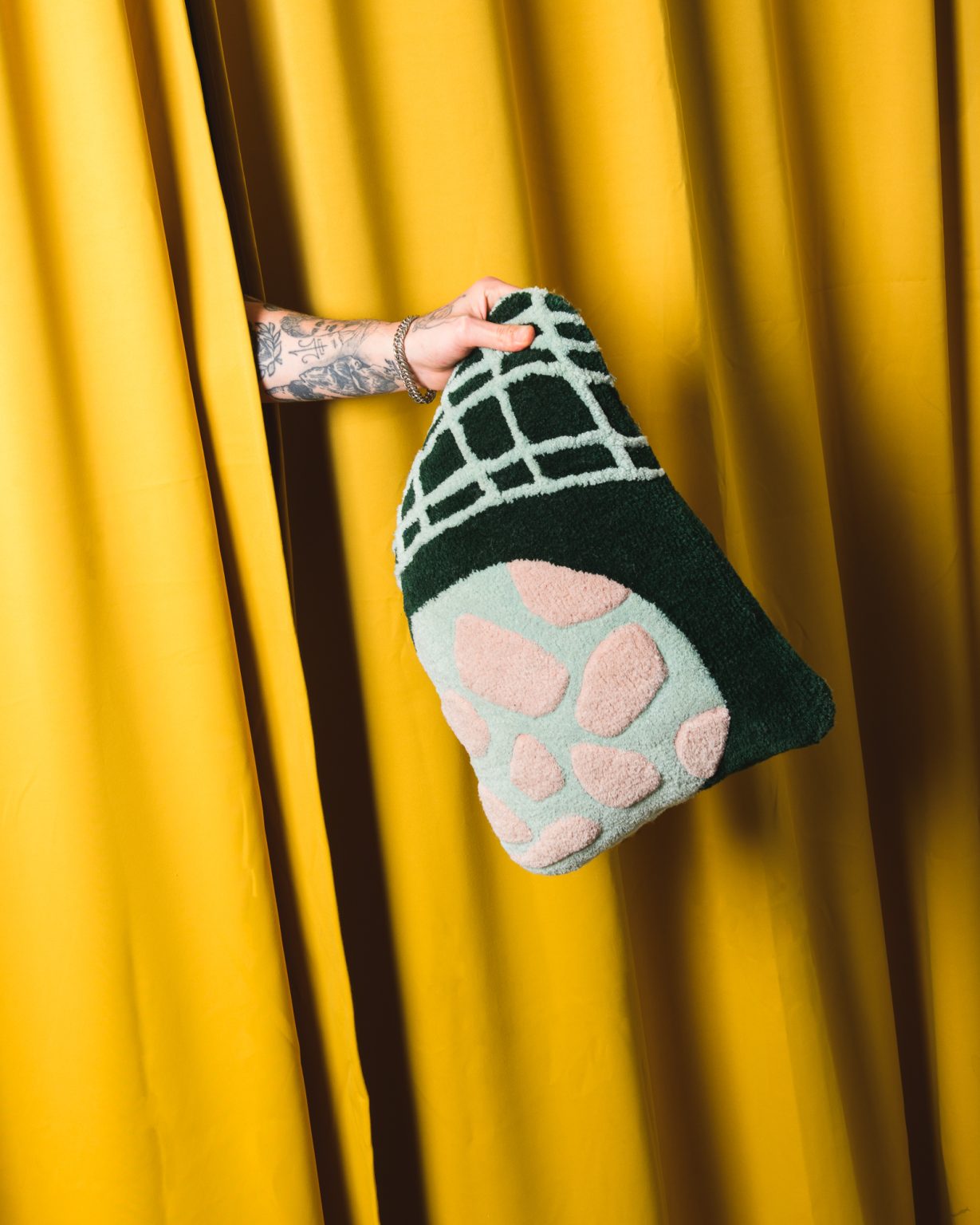 Poduszka dekoracyjna BLUE MOON czarny z miętowym