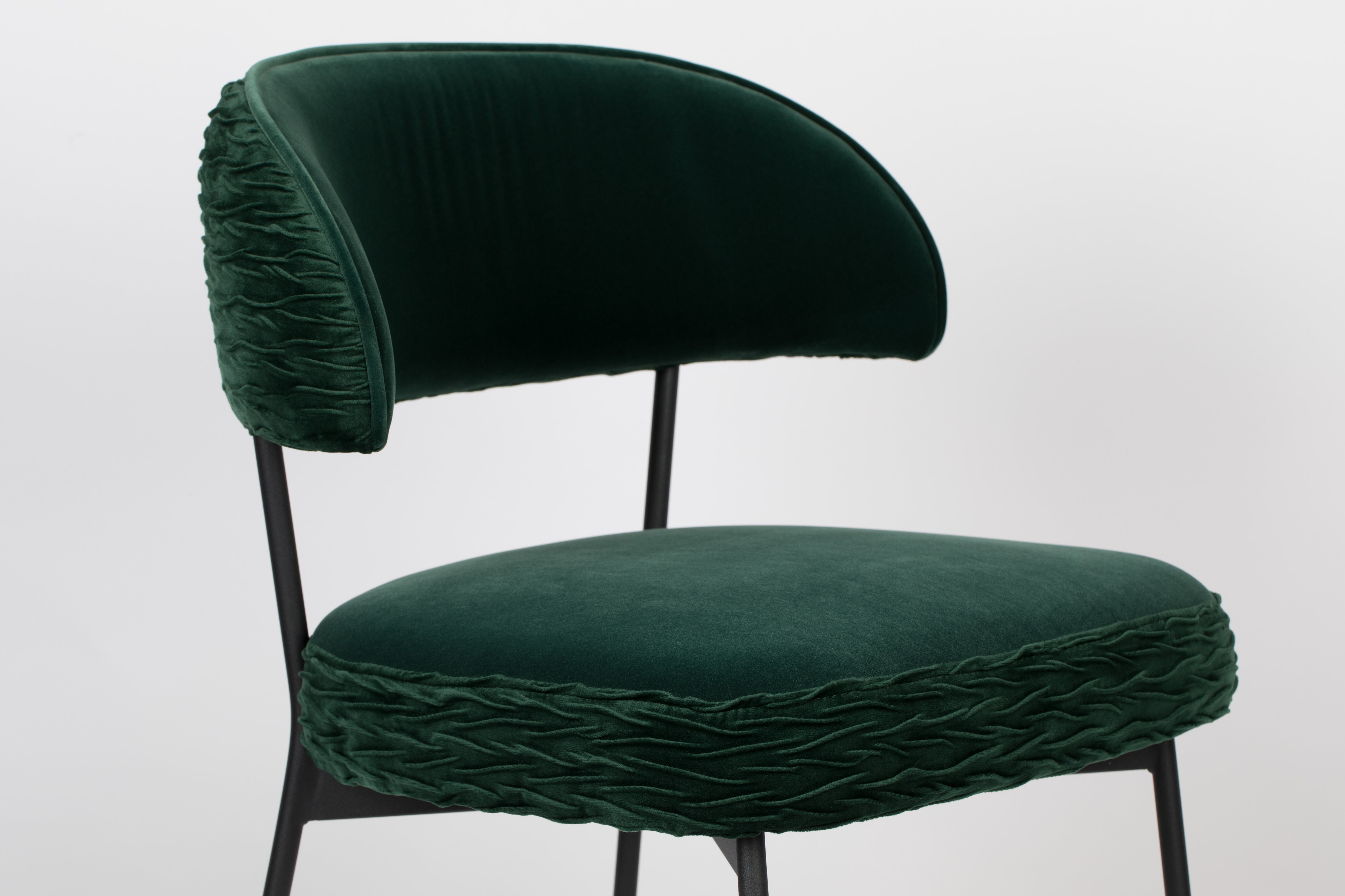 THE WINNER TAKES IT ALL chair dark green with a black base