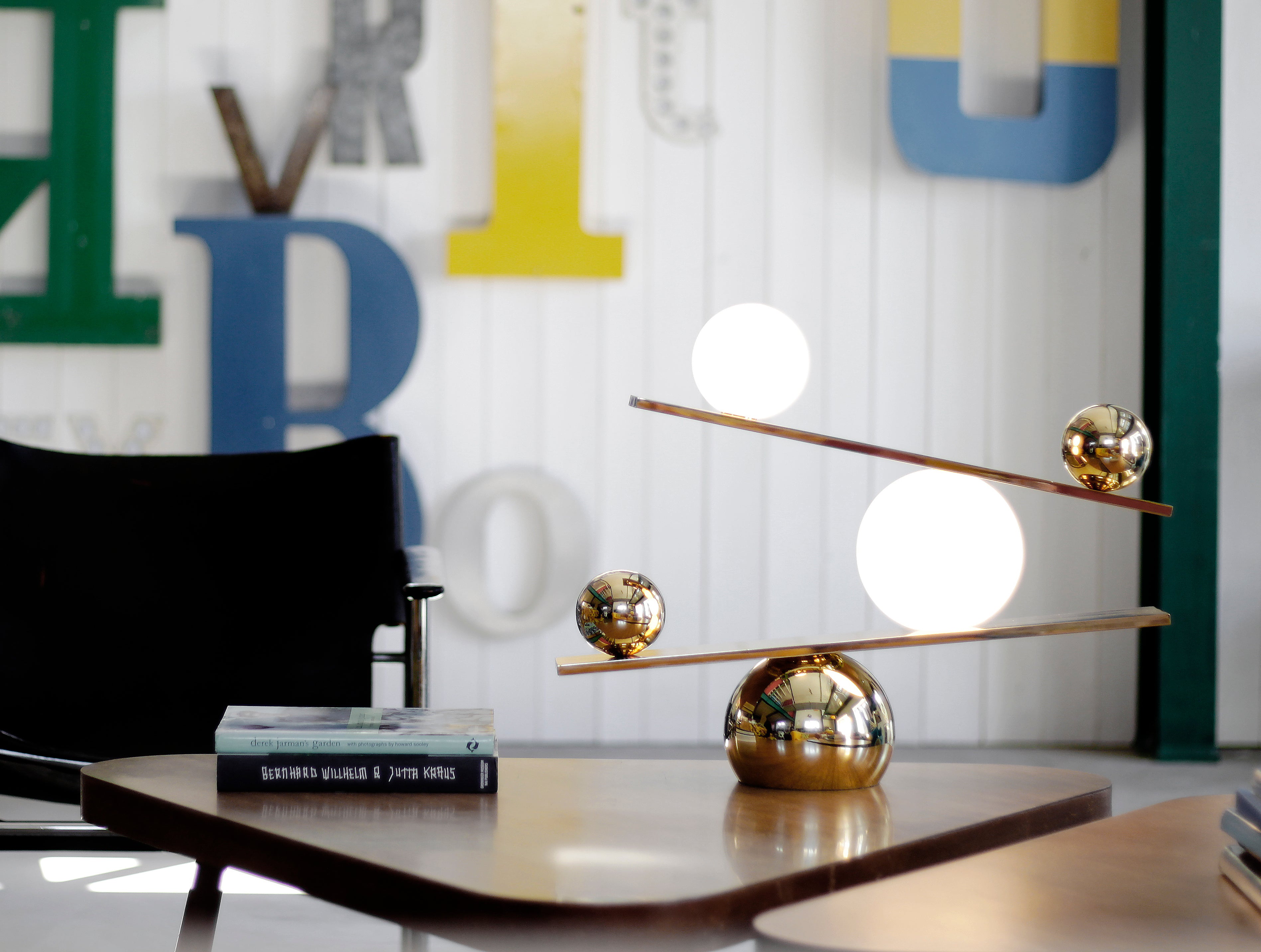 BALANCE brass table lamp
