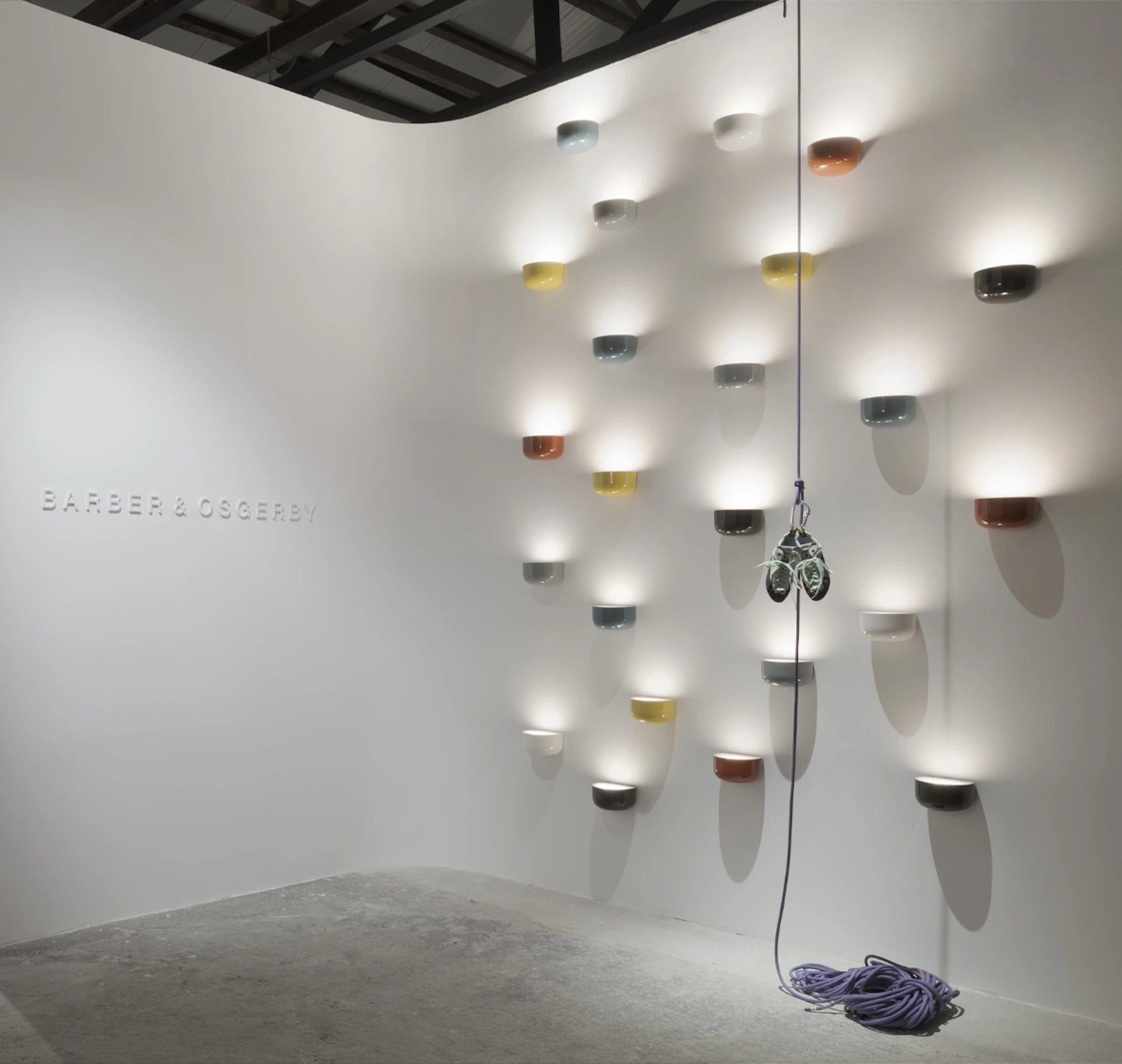 Wandleuchte BELLHOP dunkelbraun