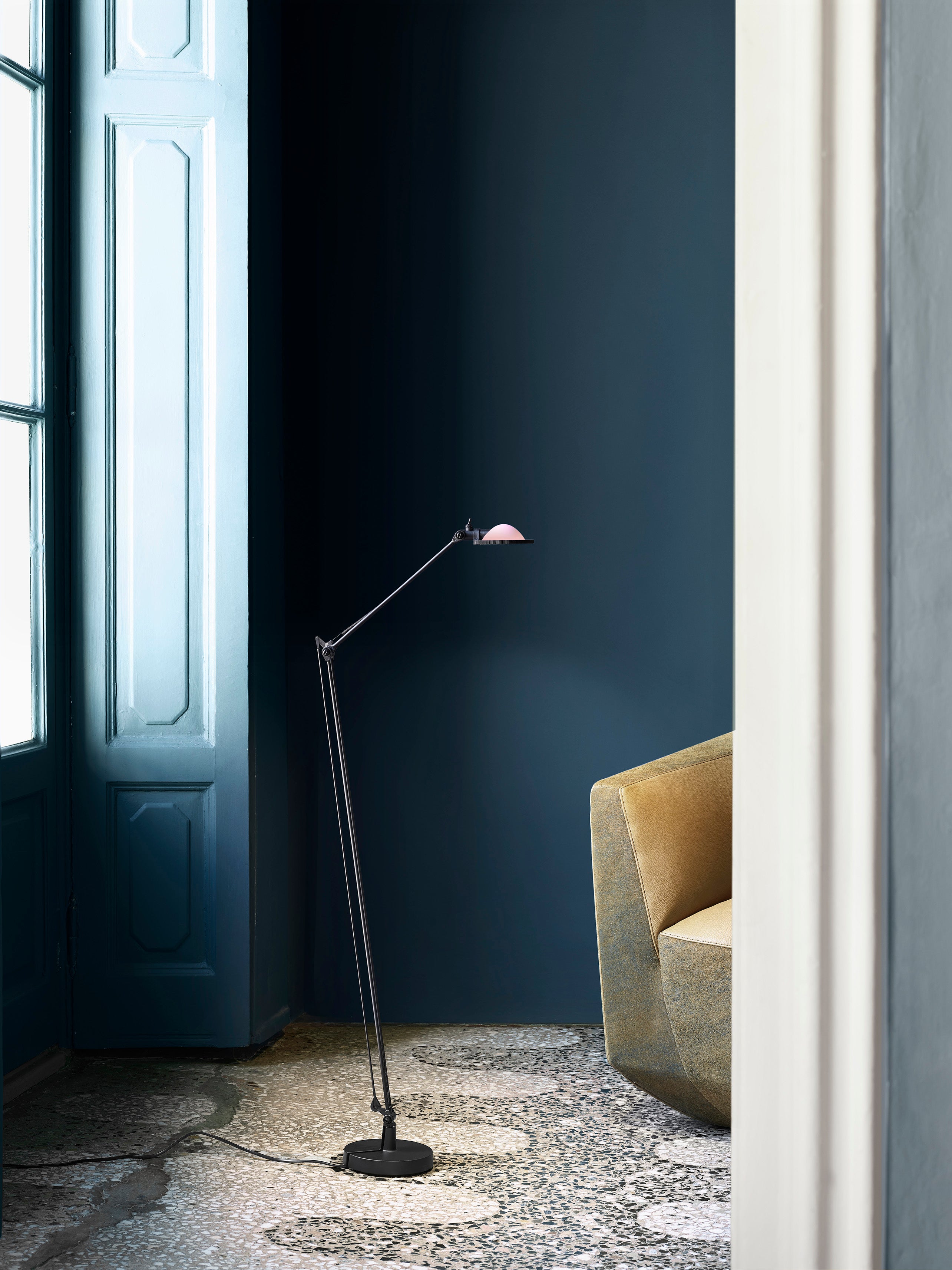 Berenice floor lamp with an aluminum base