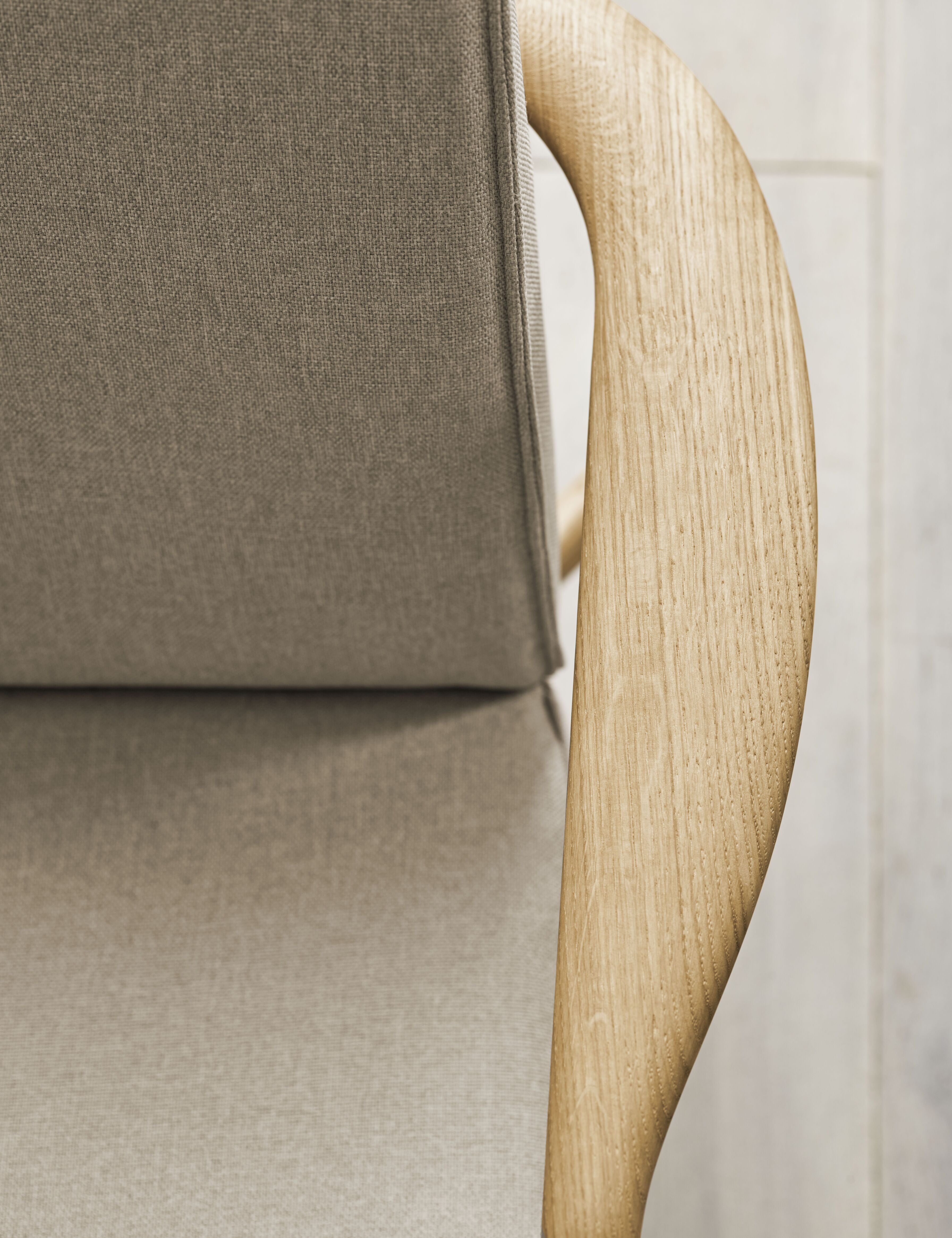 Bowie armchair base made of bleached oak wood