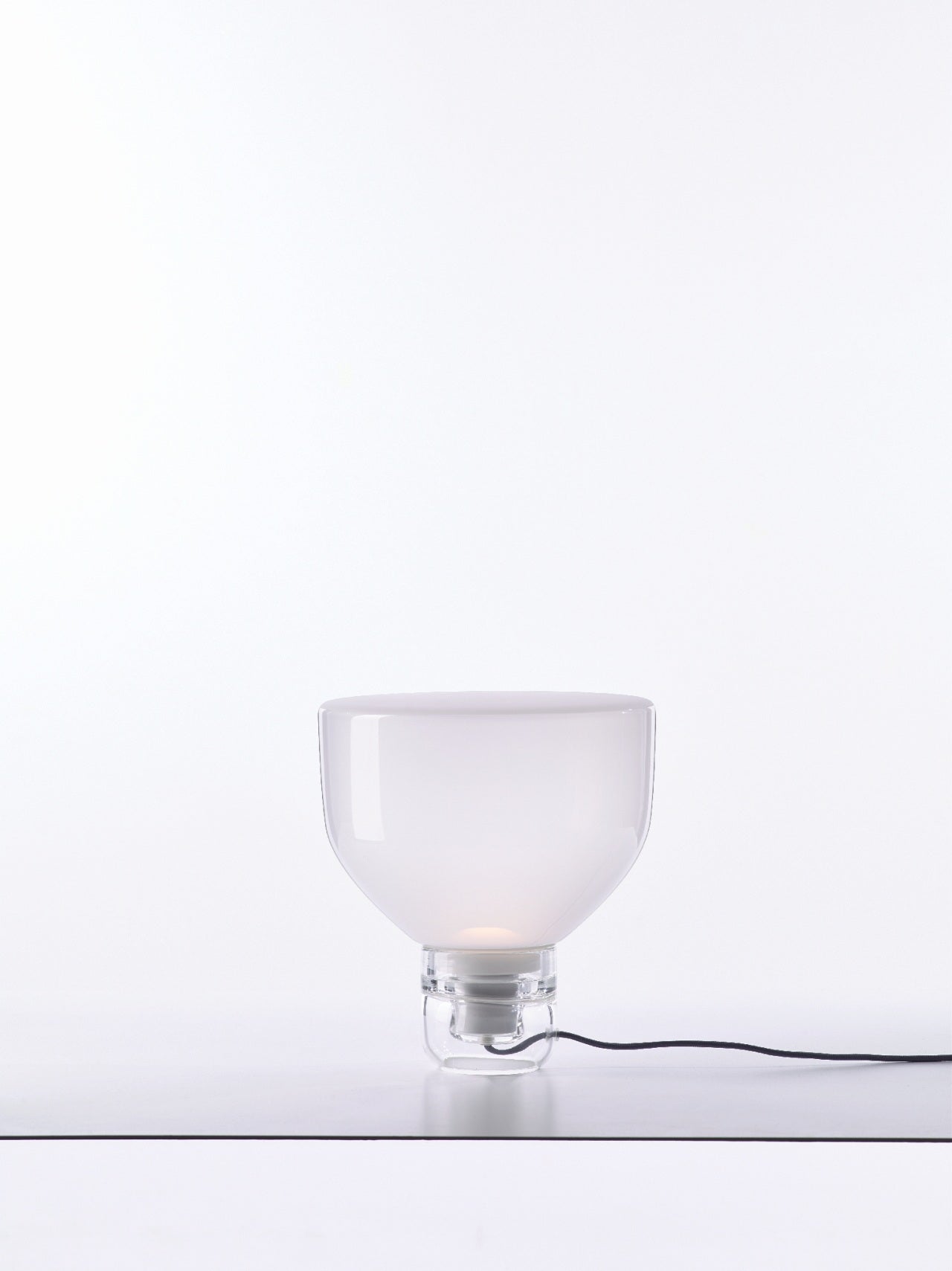 Lightline table lamp shiny base