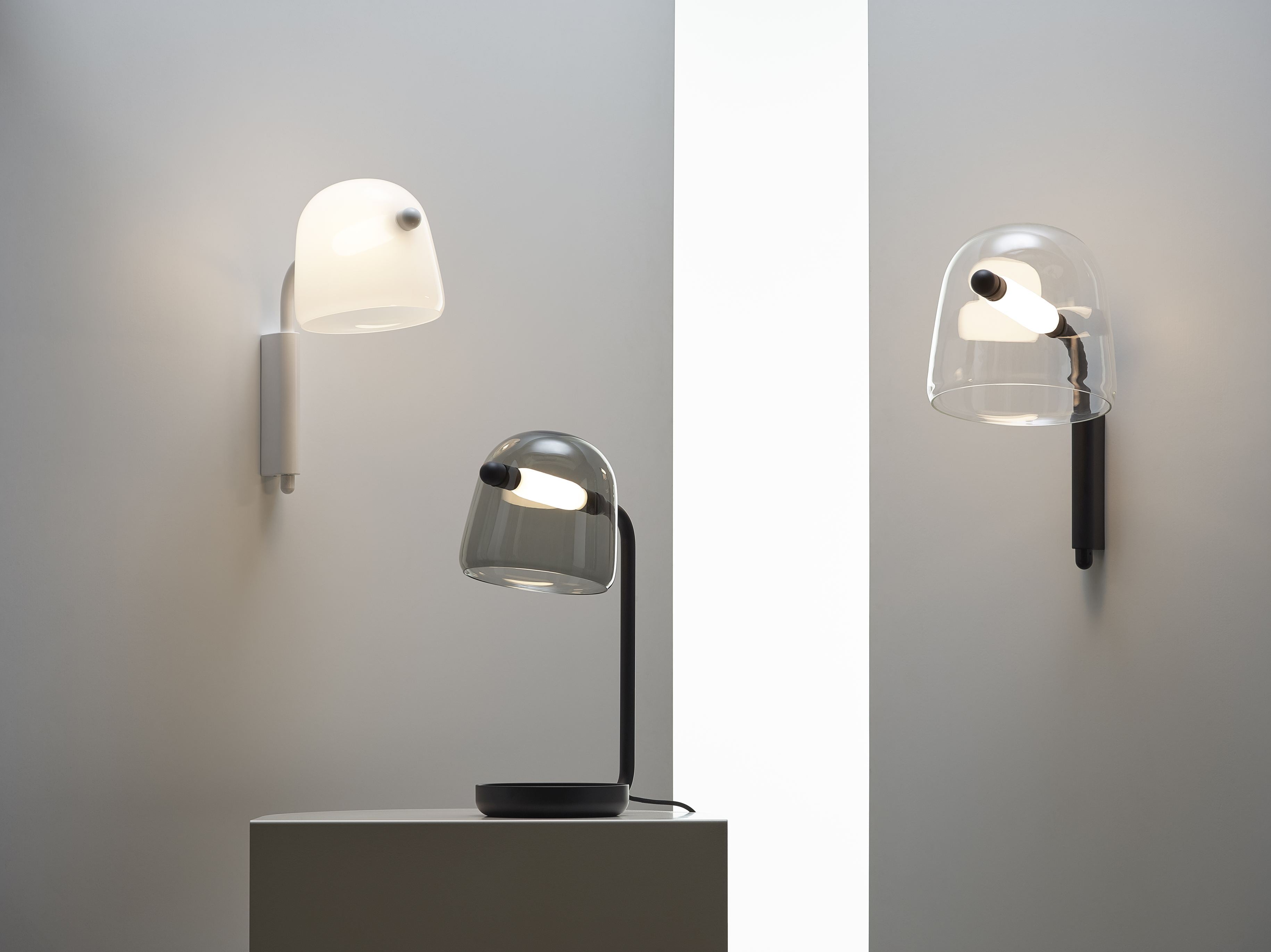 Wall lamp can be black base