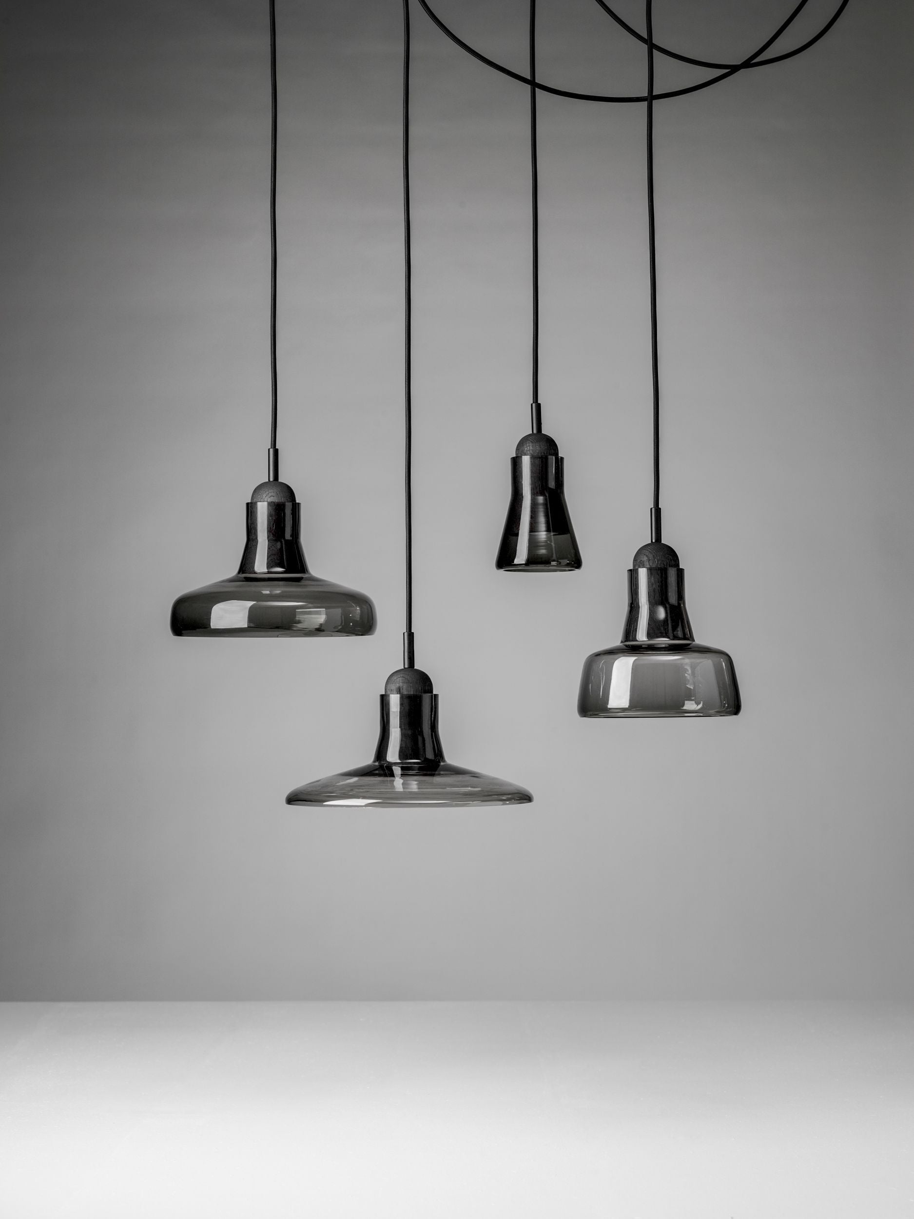 Shadows hanging lamp - set free shiny glass